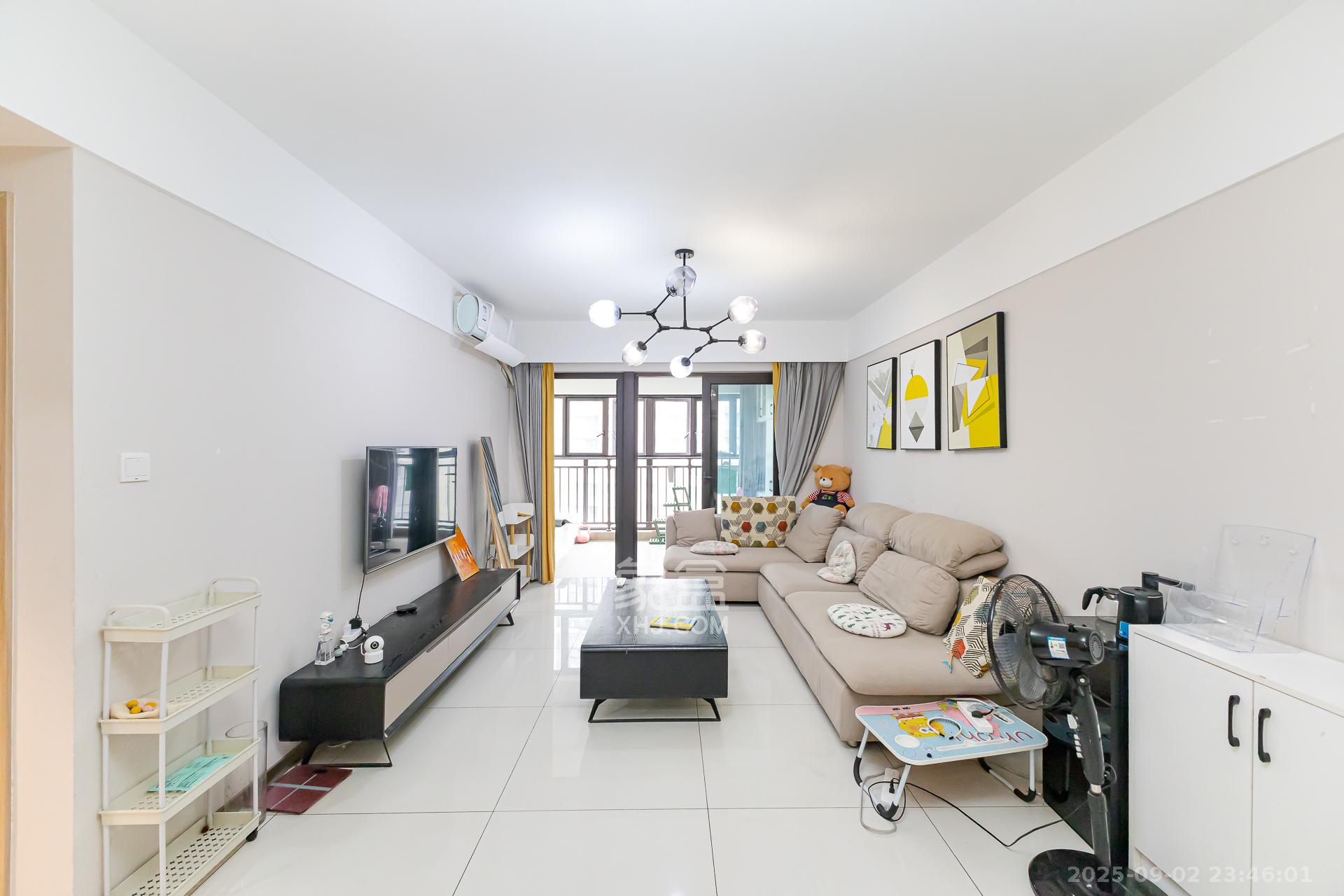 时代倾城三期  2室2厅1卫    68.0万 时代倾城三期  2室2厅1卫    68.0万客厅