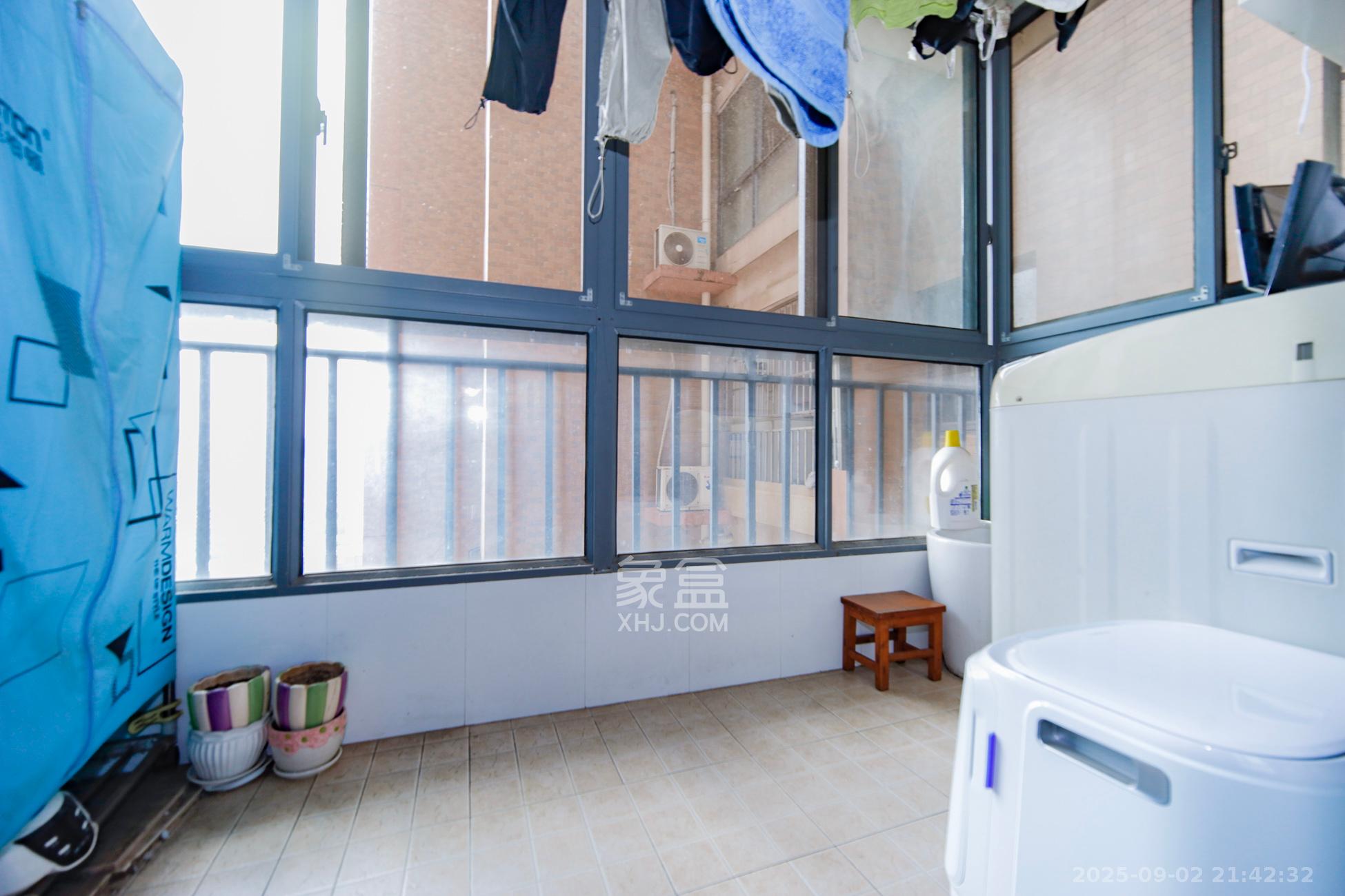 上海城小区  4室2厅2卫    128.0万阳台