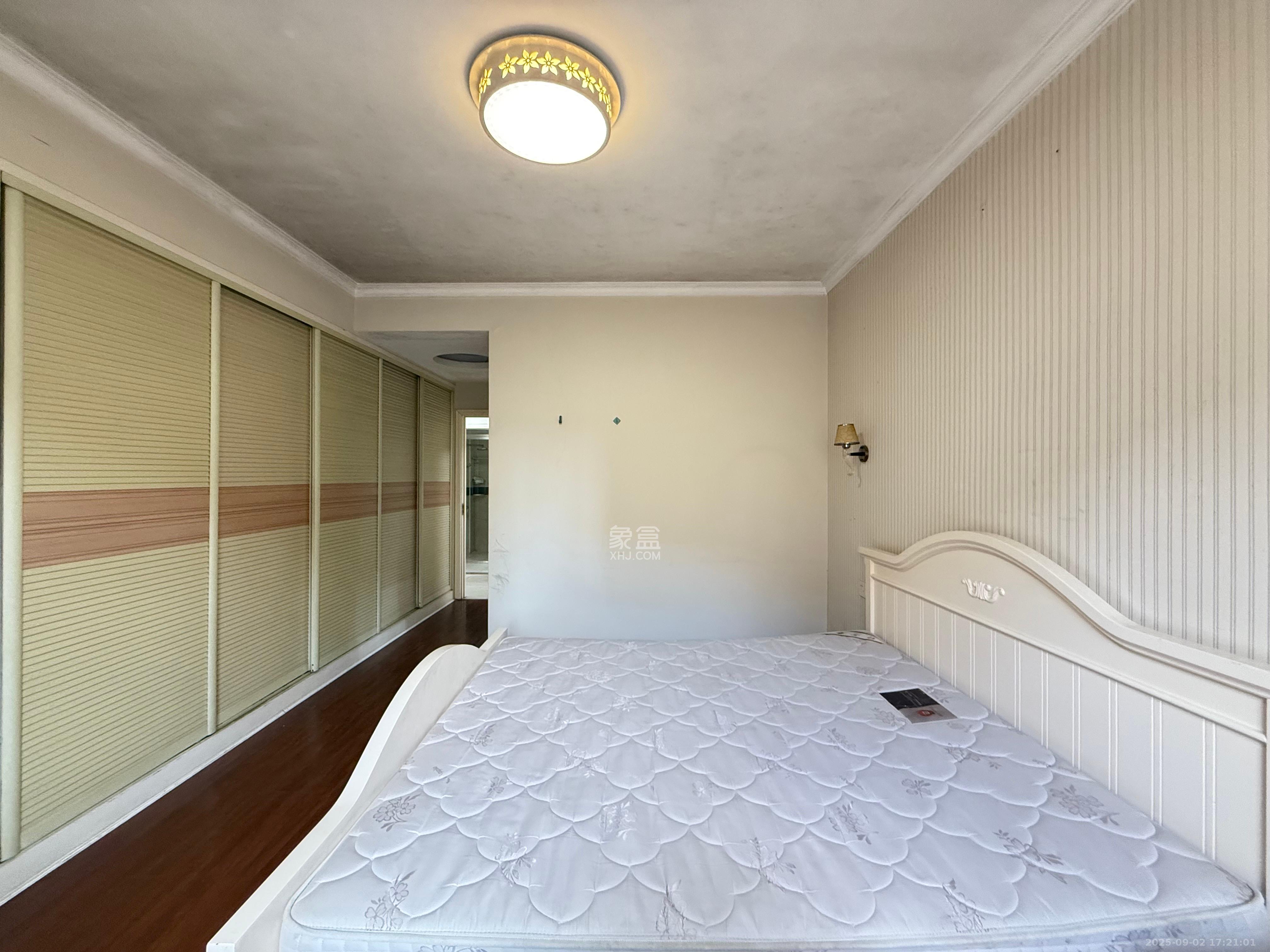 华润凤凰城一期  3室2厅2卫    2200.0元/月 华润凤凰城一期  3室2厅2卫    2200.0元/月室内图