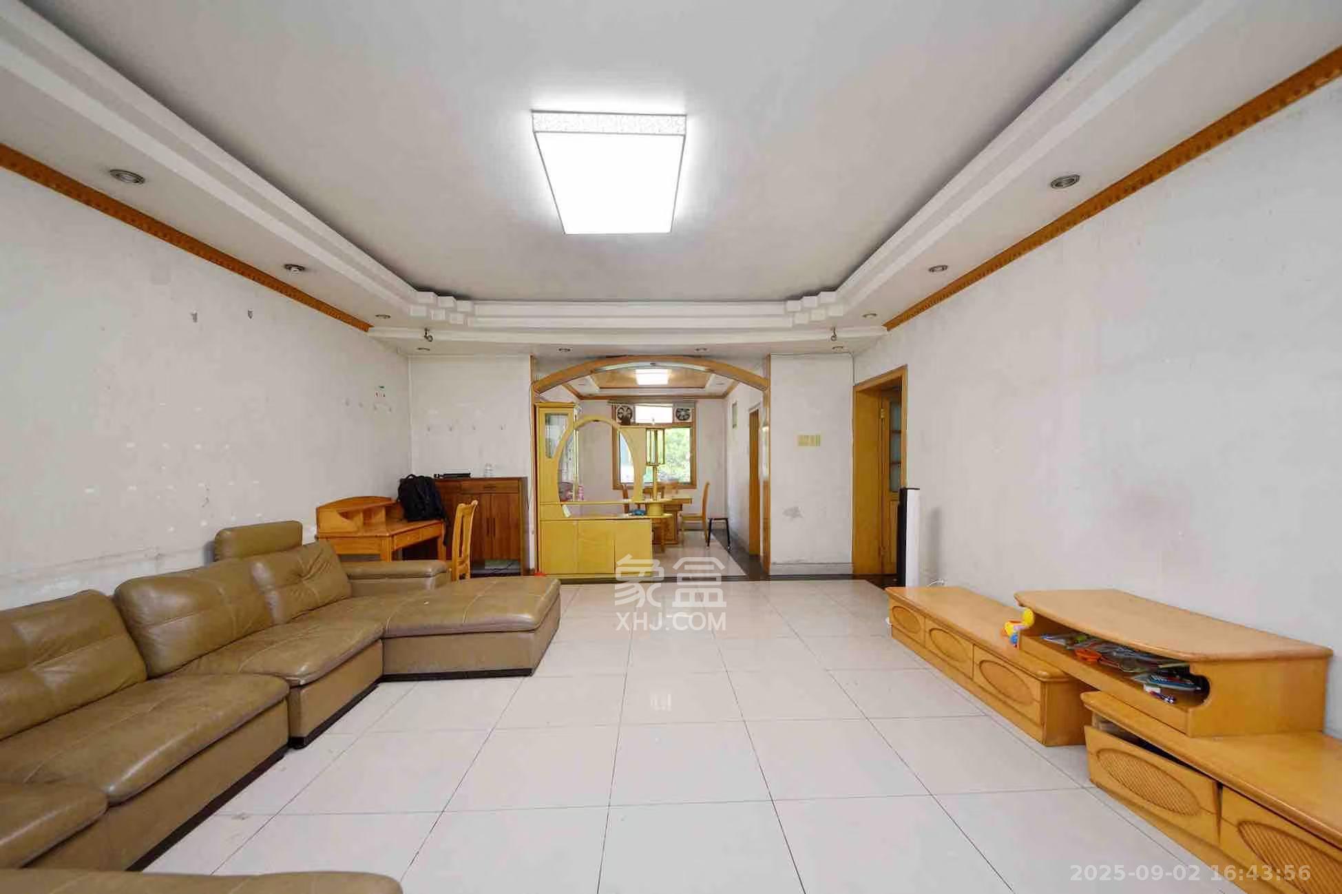 地税五分局小区  3室2厅2卫    2400.0元/月 地税五分局小区  3室2厅2卫    2400.0元/月室内图