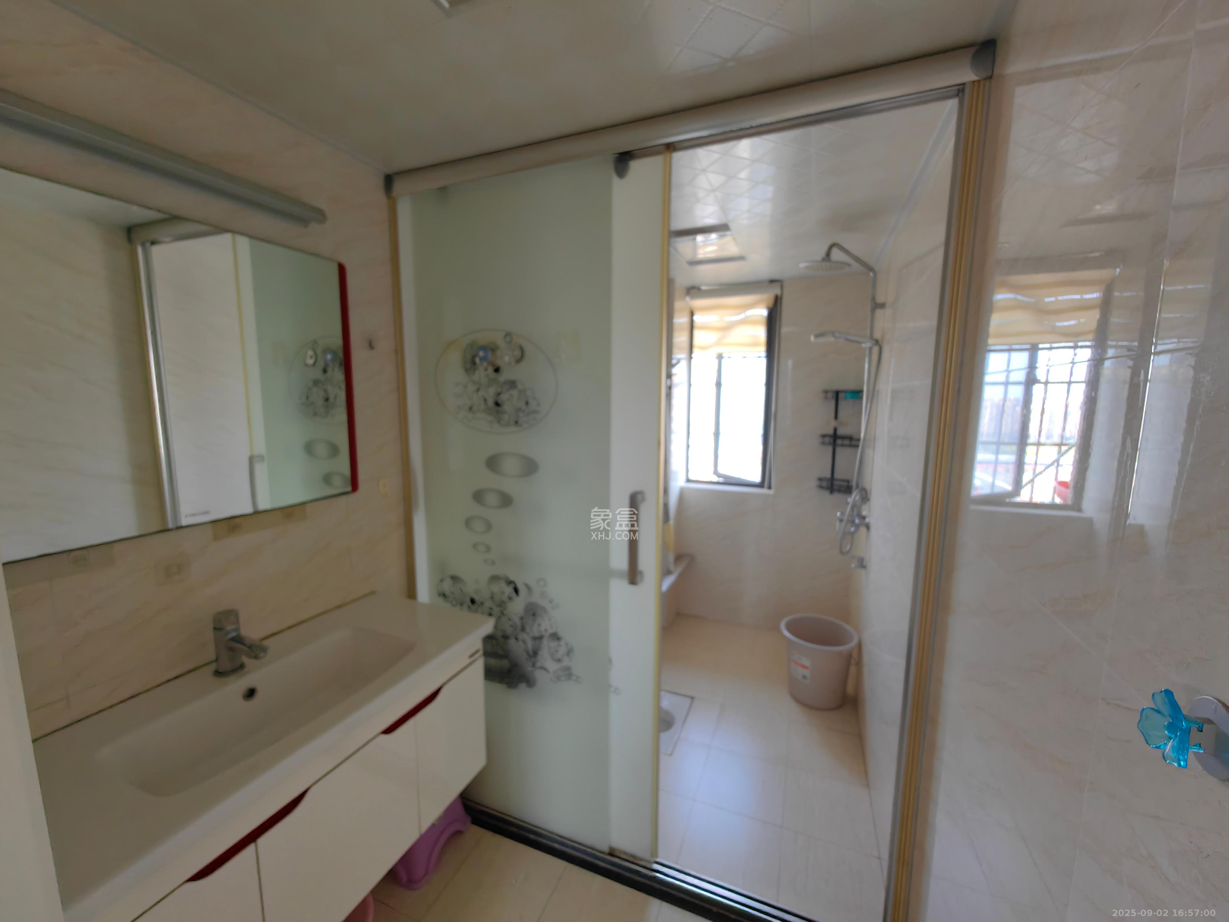 中欣楚天雅郡  3室2厅2卫    2400.0元/月室内图