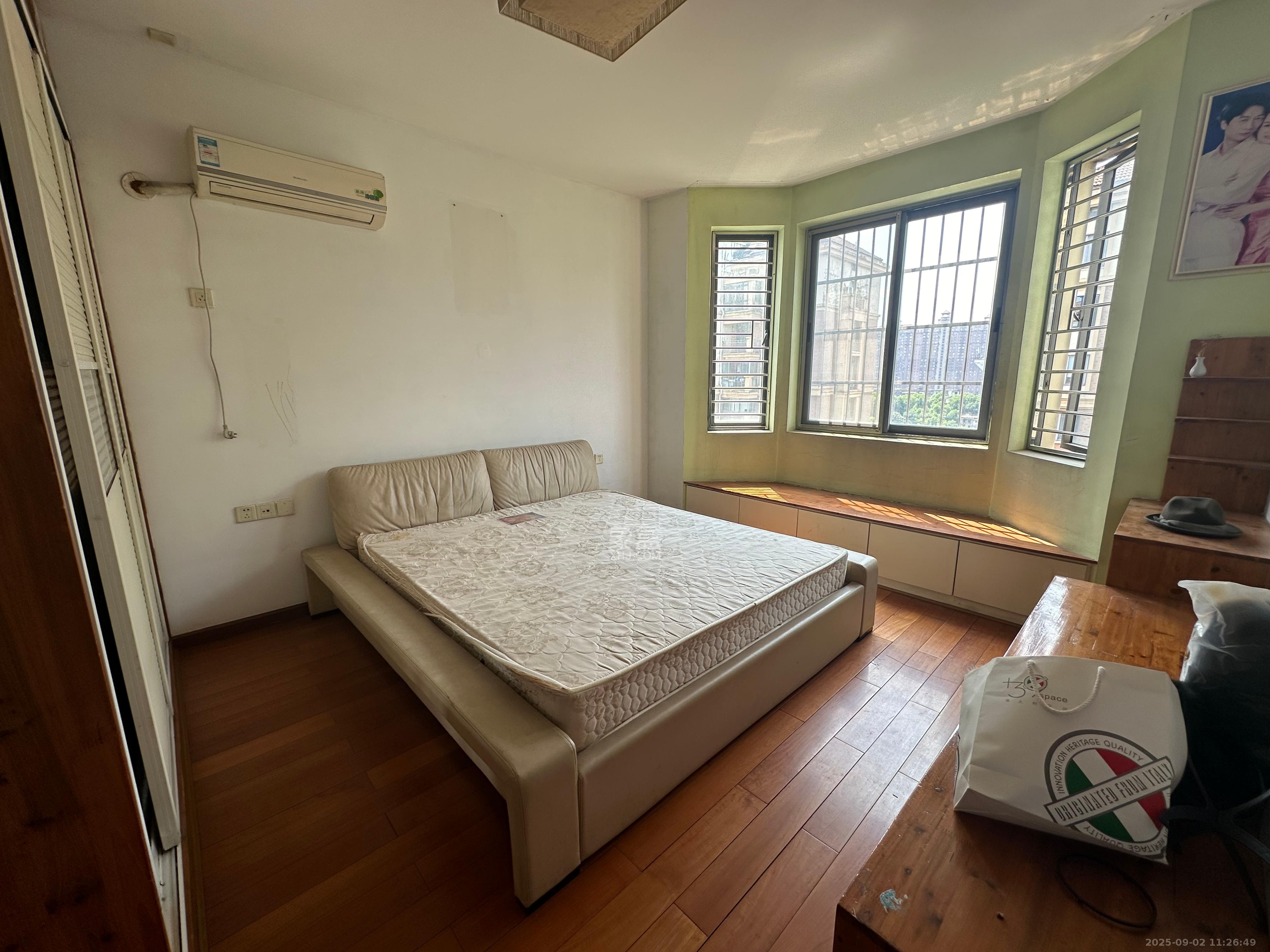 上海城小区  3室2厅2卫    2300.0元/月 上海城小区  3室2厅2卫    2300.0元/月室内图