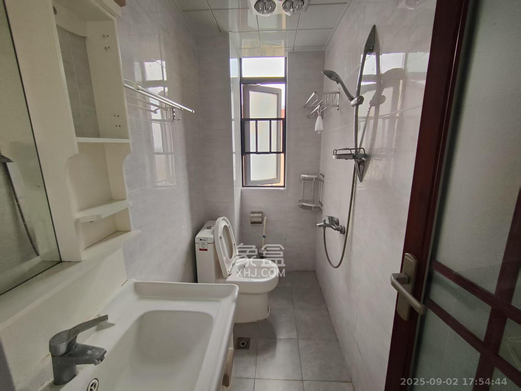 红星国际公馆  3室2厅2卫    2400.0元/月室内图