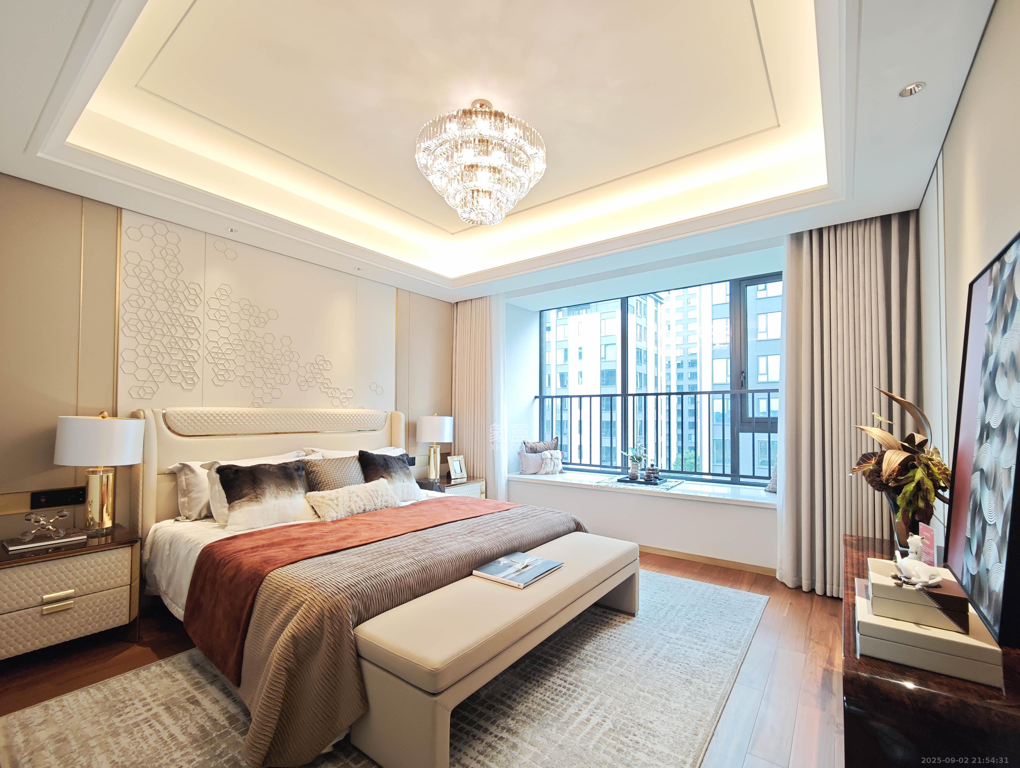 运达会展湾一期  4室2厅2卫    520.0万卧室