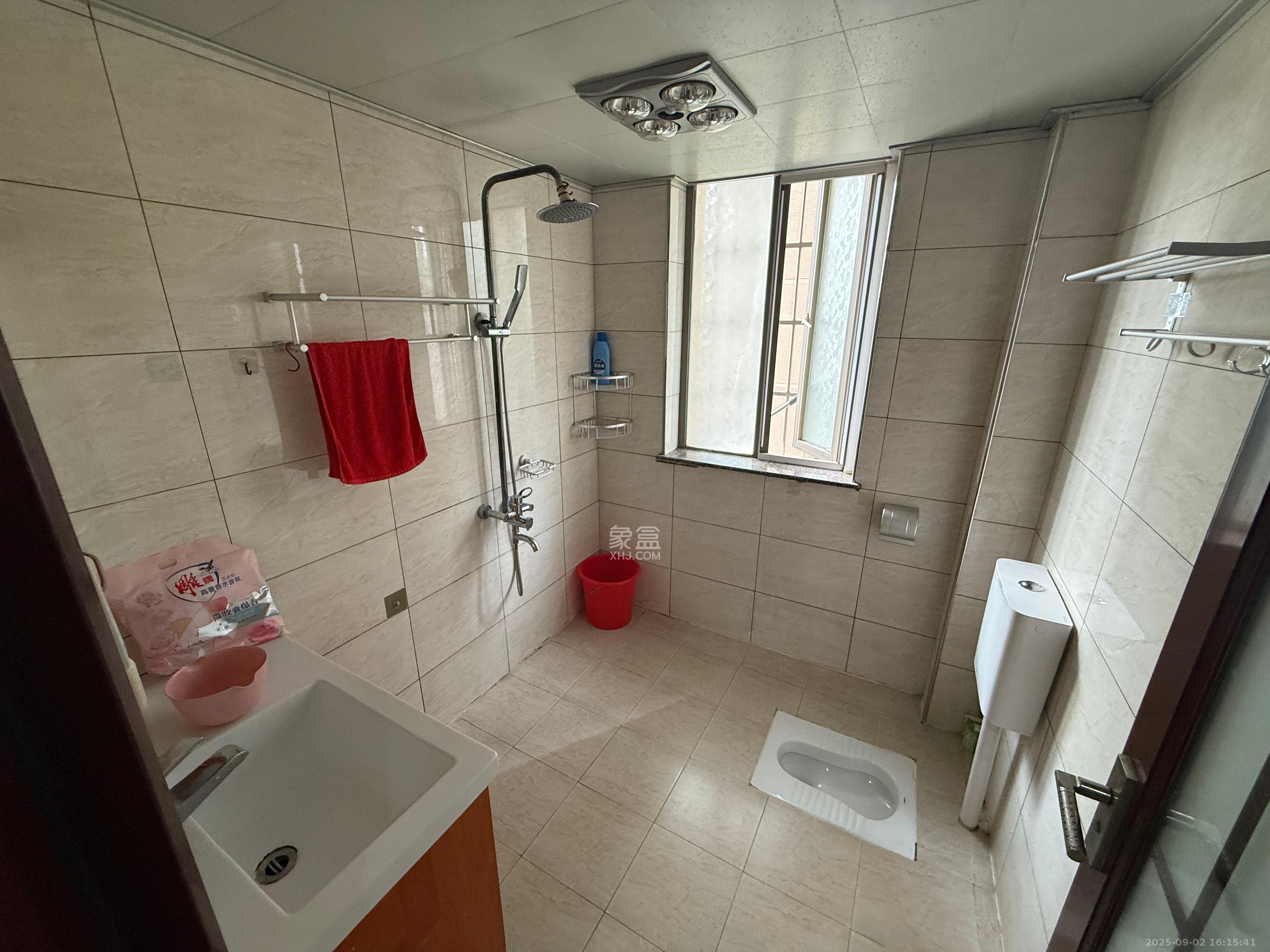 层上观邸 3室2厅1卫 2400.0元/月 层上观邸 3室2厅1卫 2400.0元/月室内图