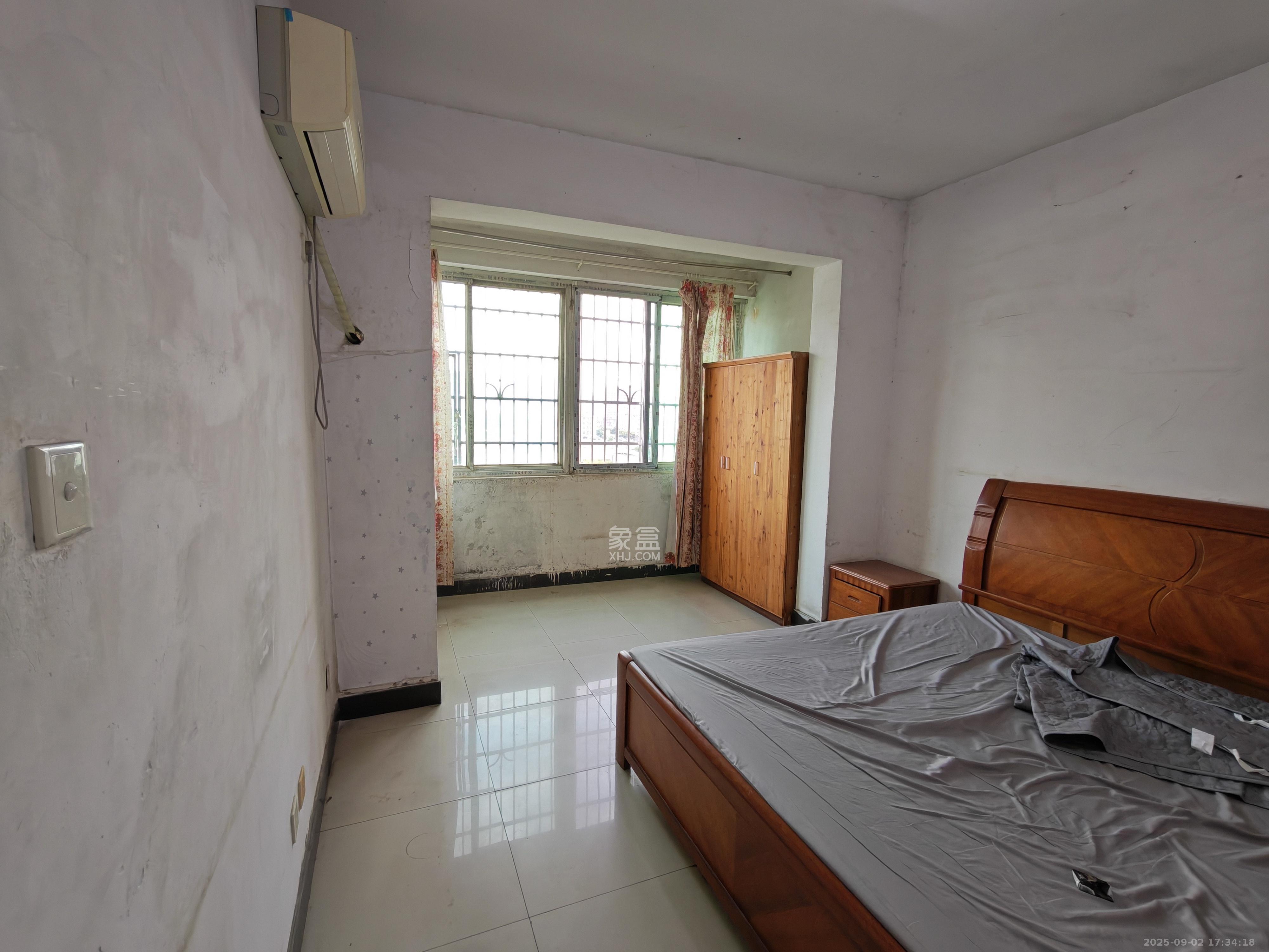 红星商务楼(红星蔬菜批发大市场)  3室2厅1卫    1800.0元/月 红星商务楼(红星蔬菜批发大市场)  3室2厅1卫    1800.0元/月室内图