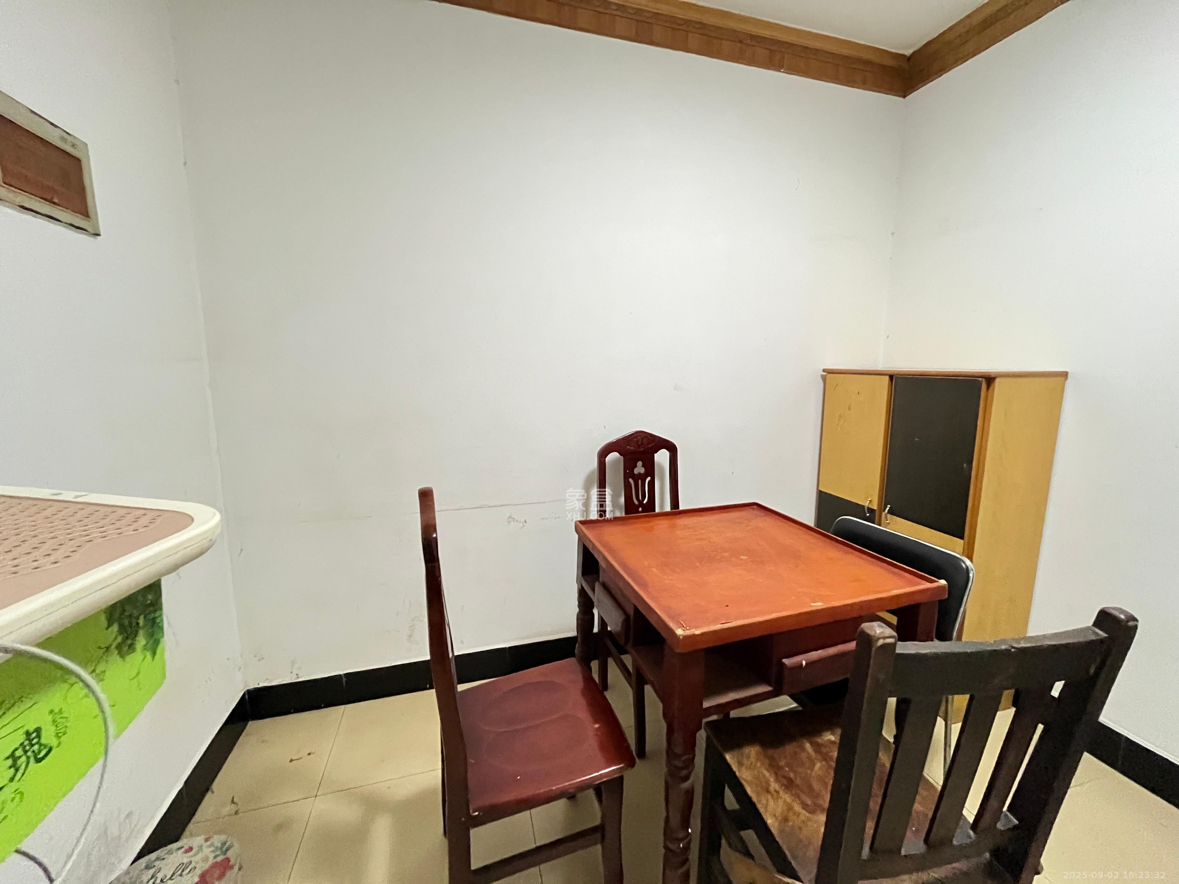 恩瑞麓山名园（龙王港小区）  2室2厅1卫    1800.0元/月室内图