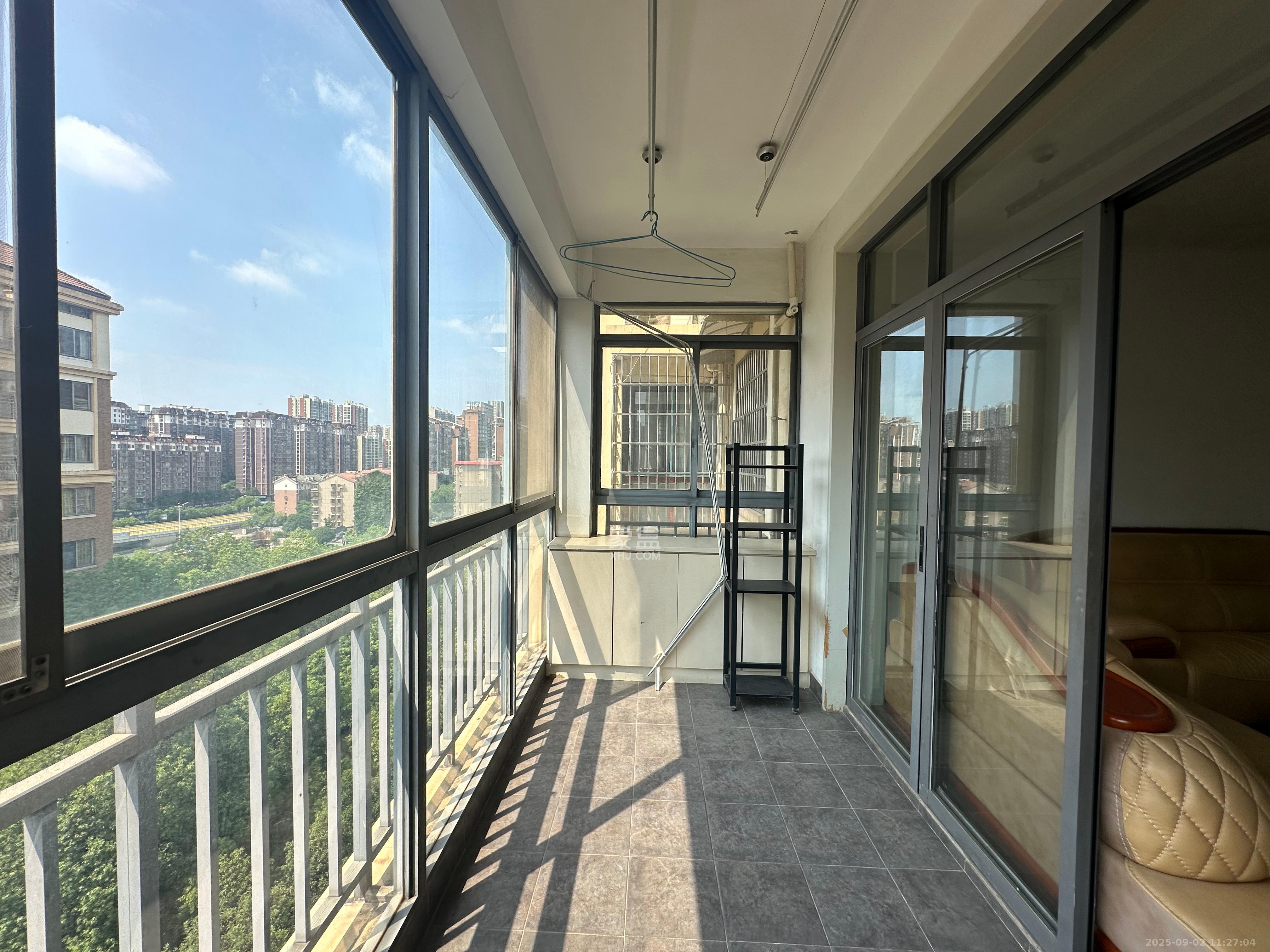 上海城小区  3室2厅2卫    2300.0元/月 上海城小区  3室2厅2卫    2300.0元/月室内图