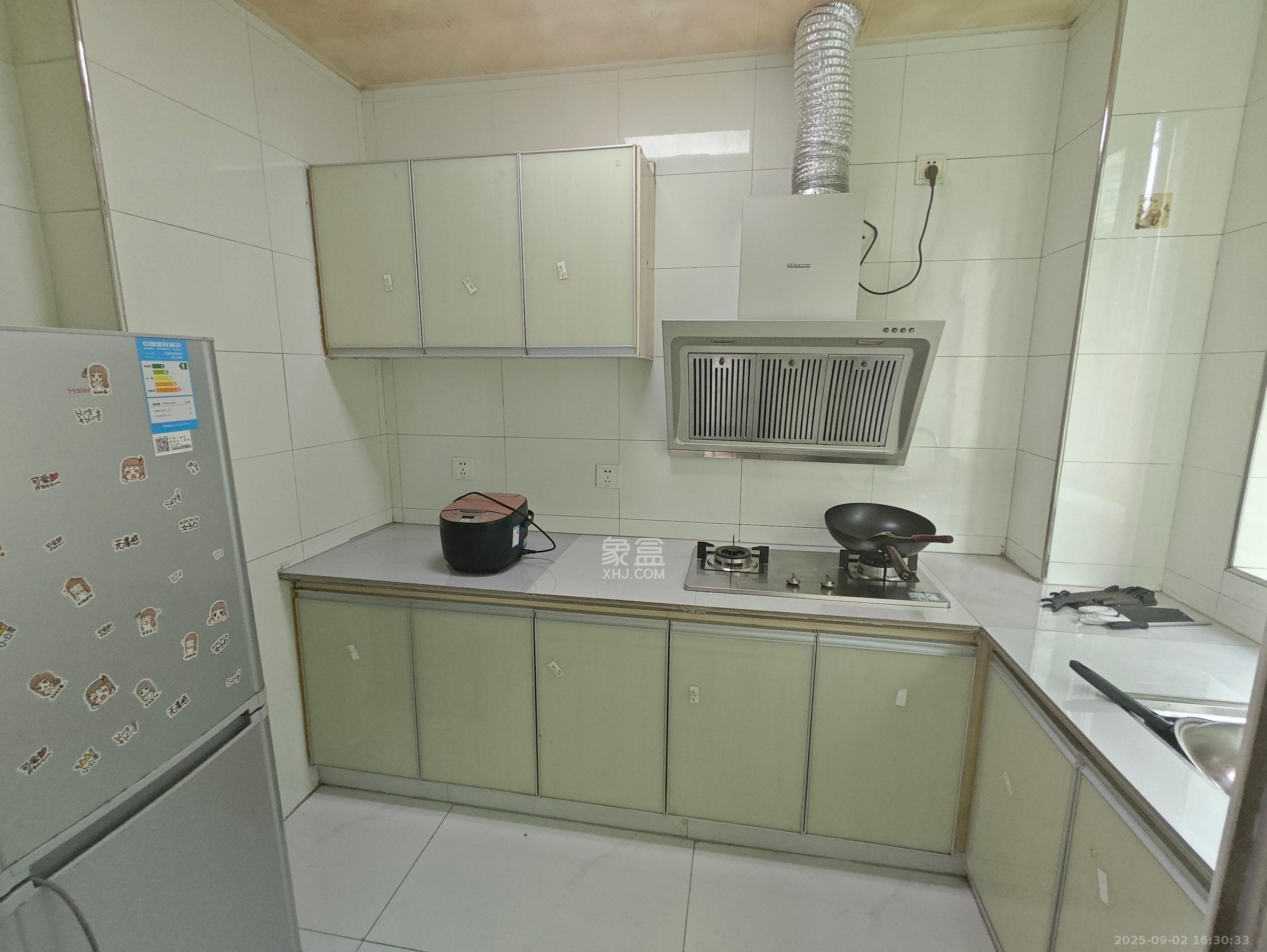 新城新世界一二三期  3室2厅2卫    2300.0元/月 新城新世界一二三期  3室2厅2卫    2300.0元/月室内图