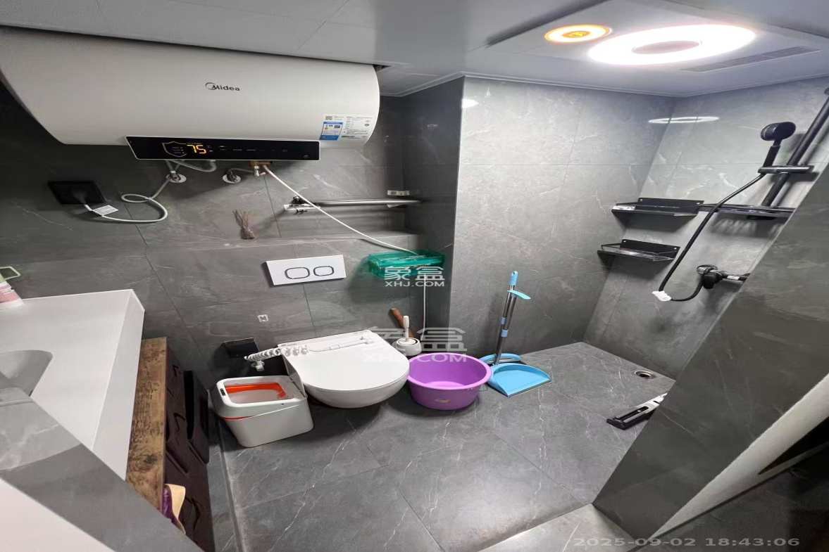 卓越江岸  1室2厅1卫    2200.0元/月 卓越江岸  1室2厅1卫    2200.0元/月室内图