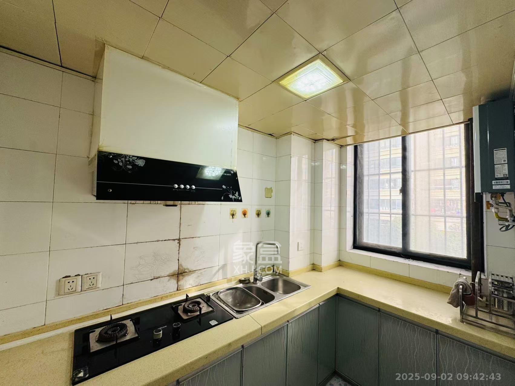 南国新城  3室2厅2卫    2400.0元/月室内图