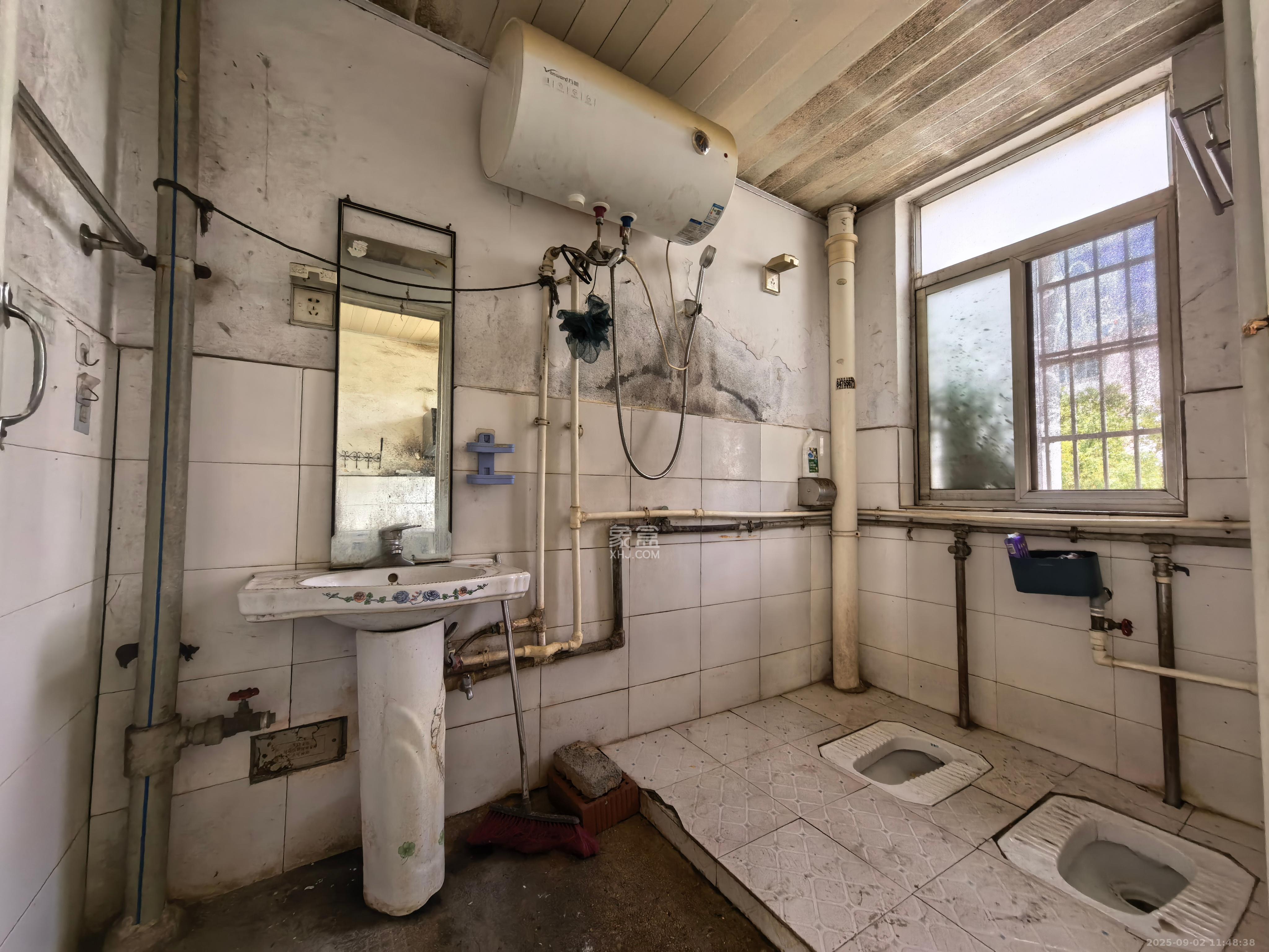 滨河小区 3室2厅1卫 2000.0元/月 滨河小区 3室2厅1卫 2000.0元/月室内图