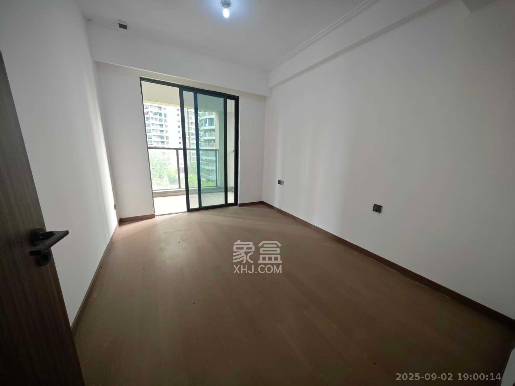 绿地V岛 4室2厅2卫 3800.0元/月 绿地V岛 4室2厅2卫 3800.0元/月室内图