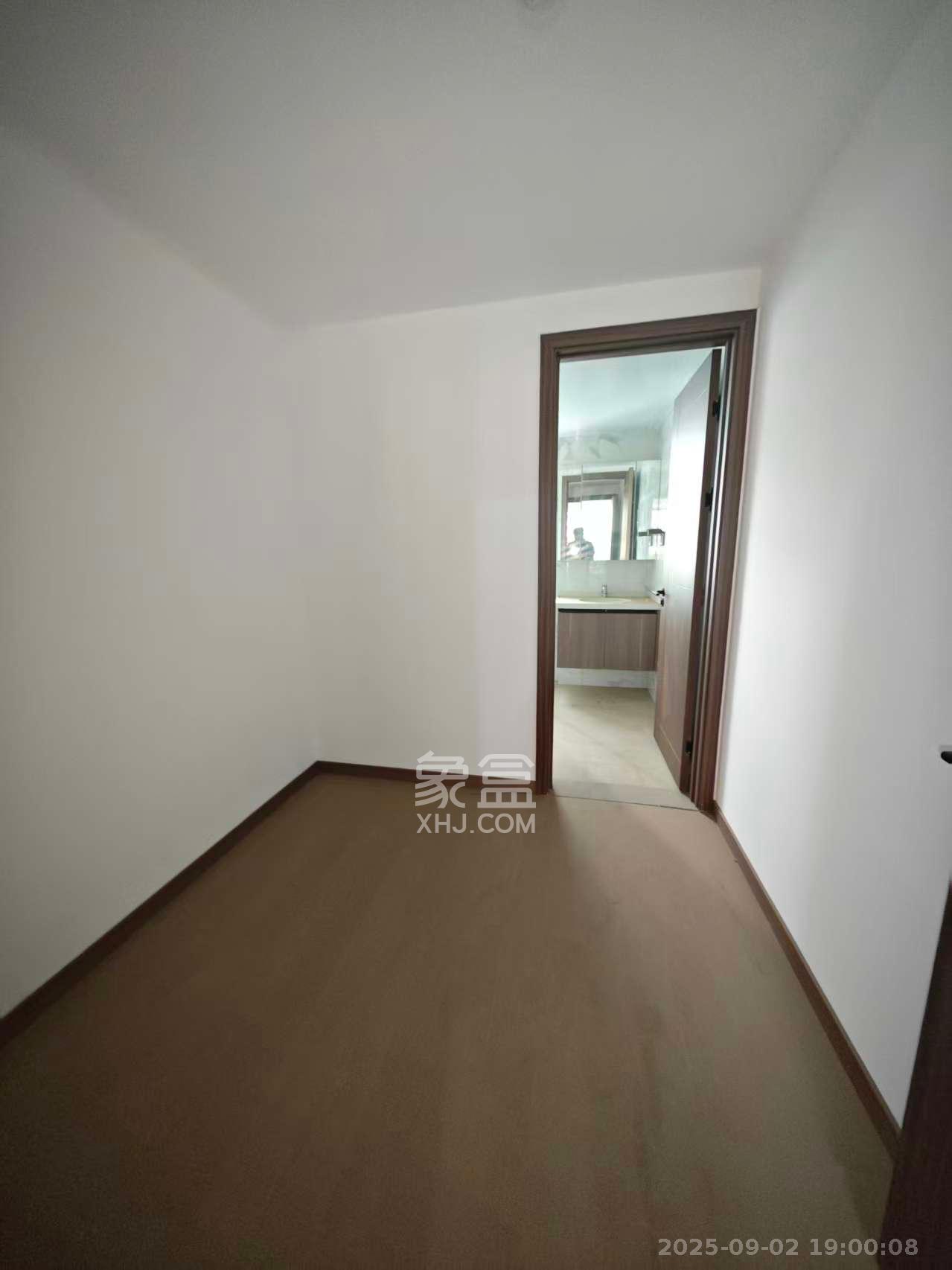 绿地V岛 4室2厅2卫 3800.0元/月 绿地V岛 4室2厅2卫 3800.0元/月室内图