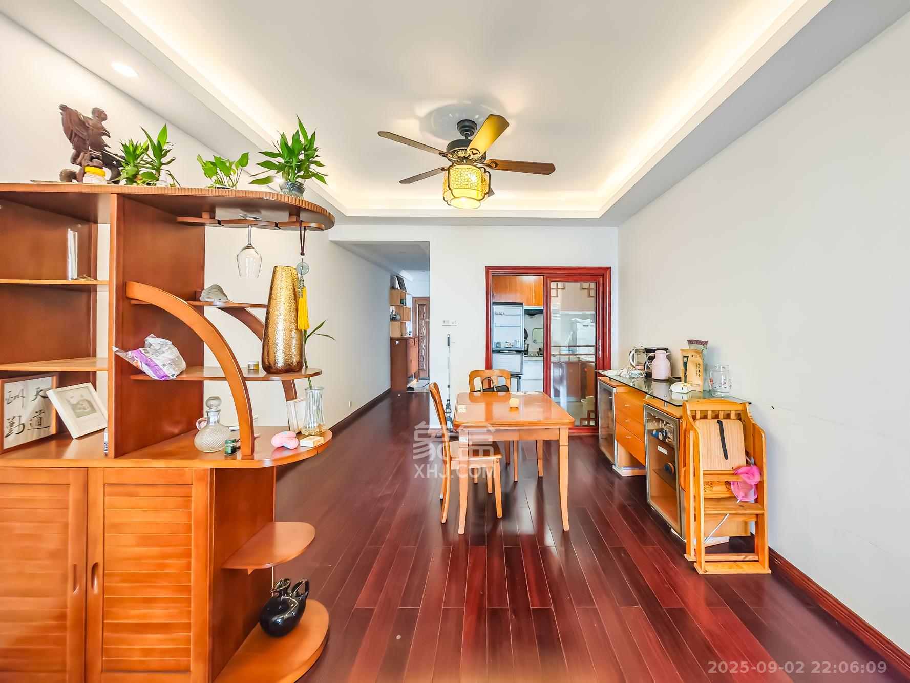 湘诚德峰小区A区  3室2厅2卫    80.0万 湘诚德峰小区A区  3室2厅2卫    80.0万客厅