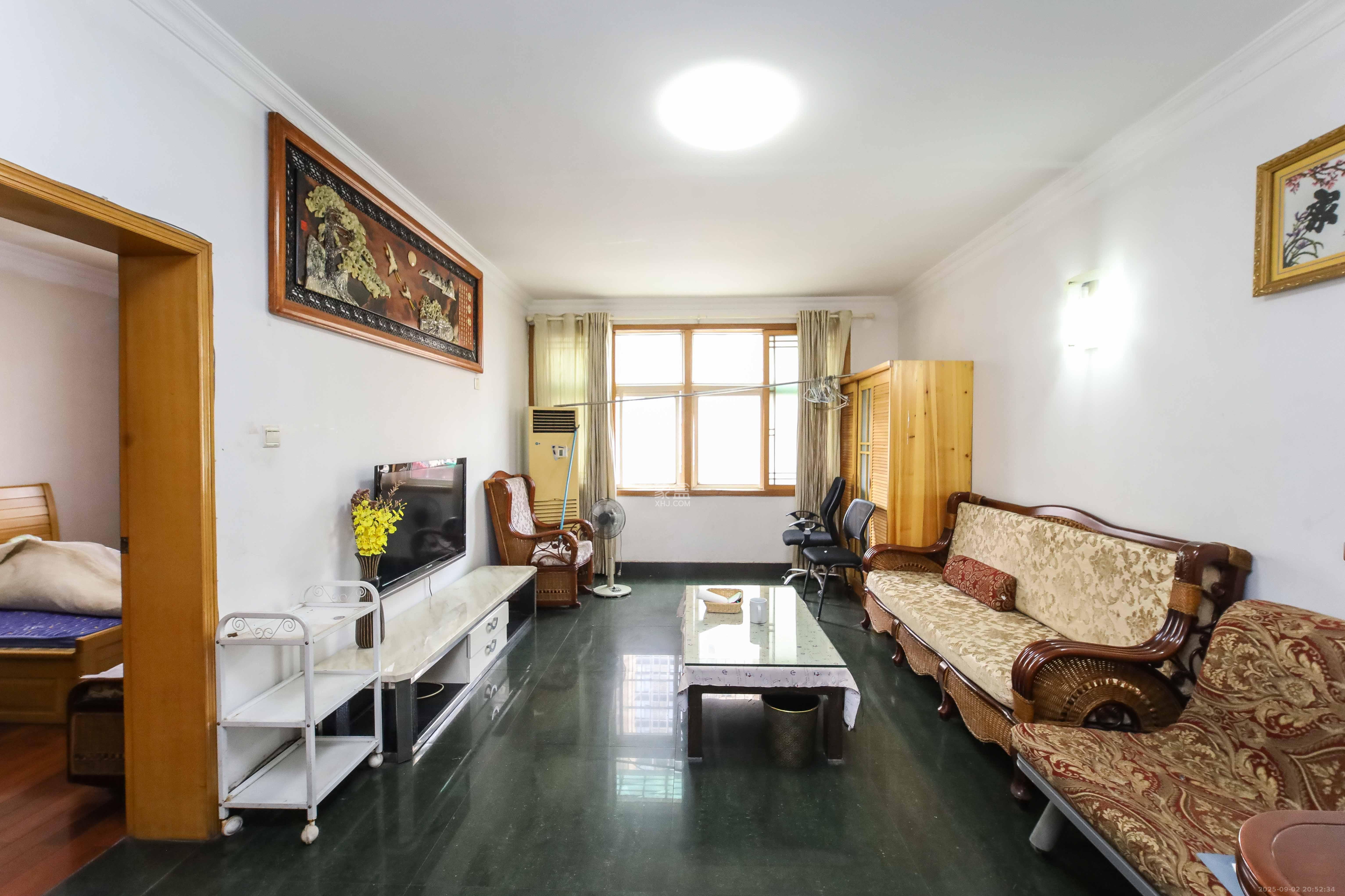 新桥小区 2室1厅1卫 35.0万 新桥小区 2室1厅1卫 35.0万客厅