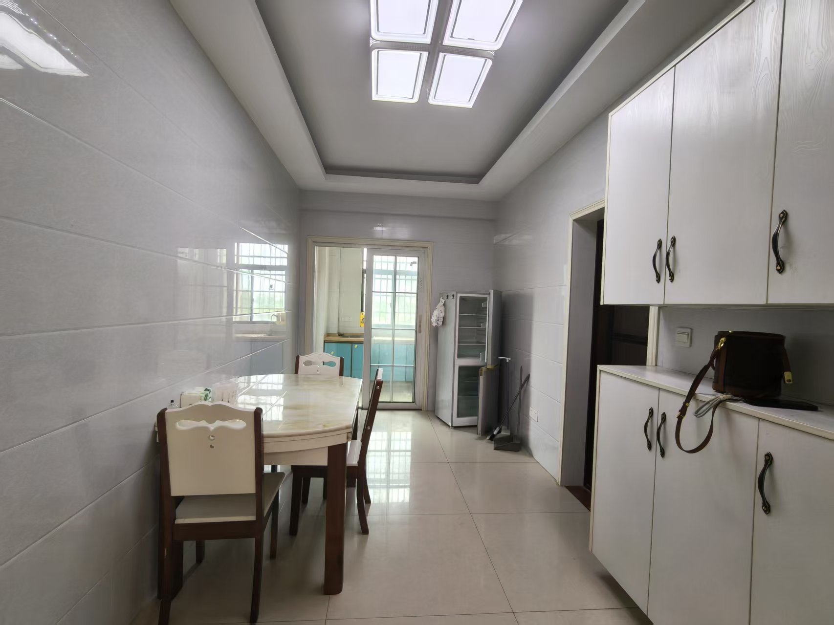 东方新城 2室2厅1卫 1280.0元/月 东方新城 2室2厅1卫 1280.0元/月室内图