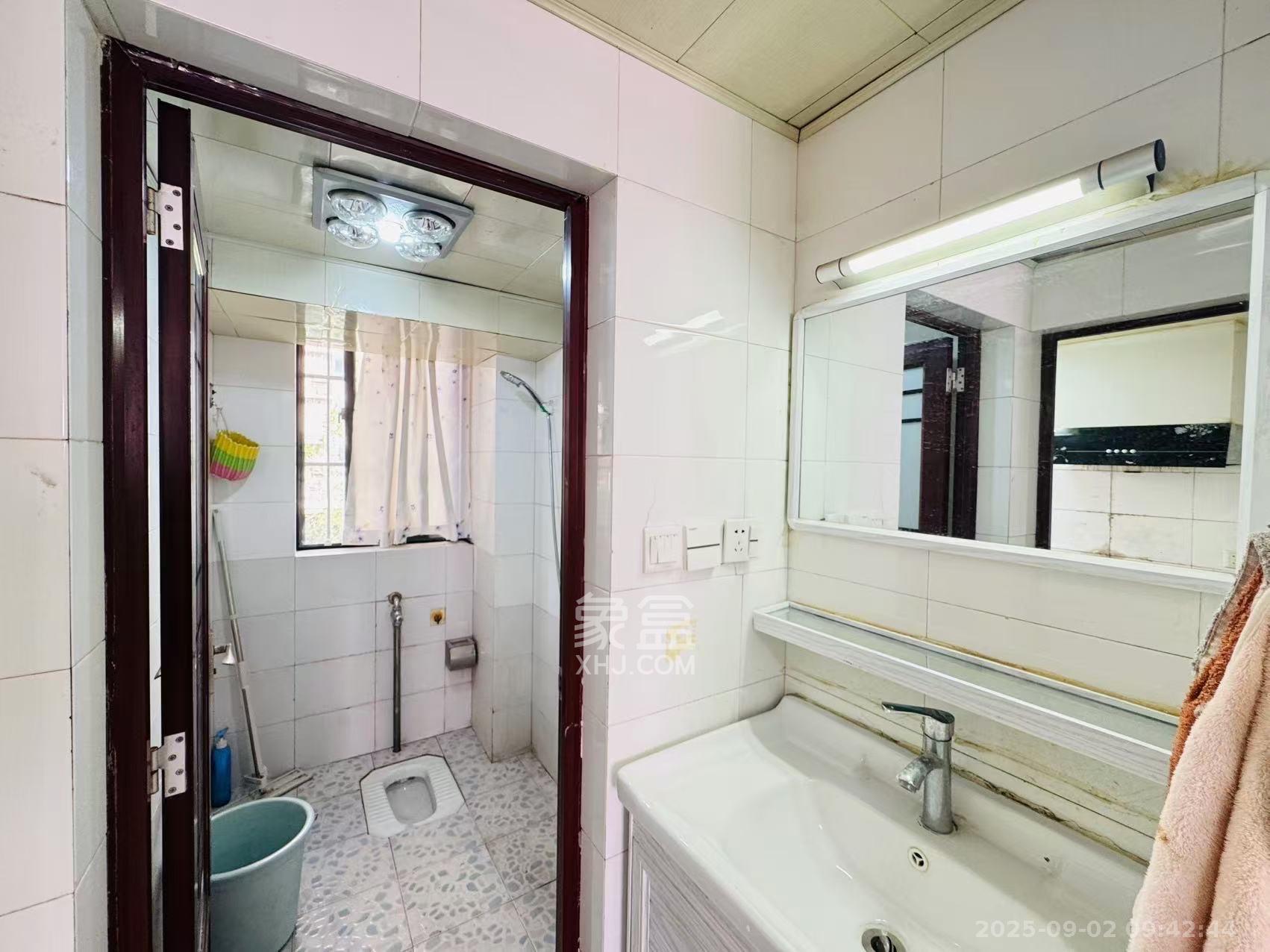 南国新城  3室2厅2卫    2400.0元/月室内图