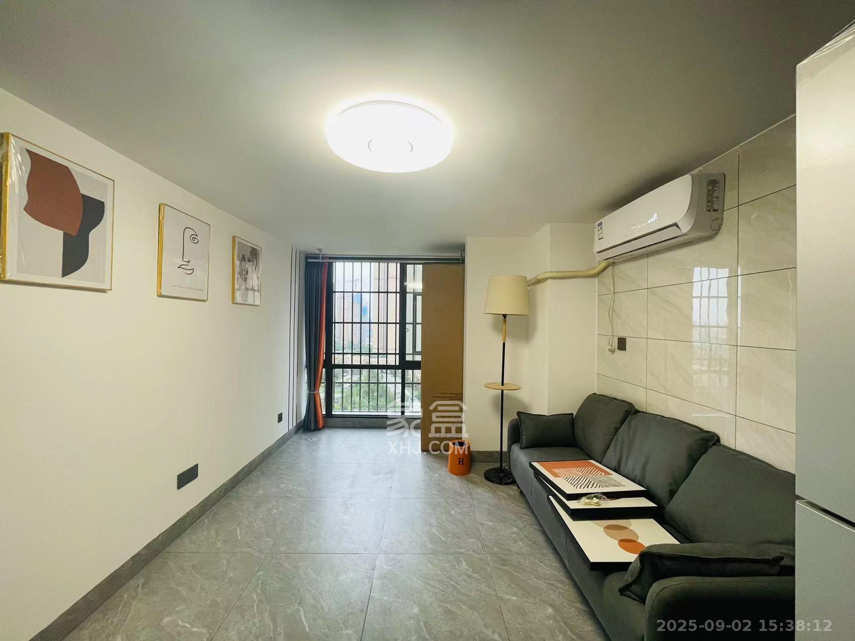 金地中交麓谷香颂(金地中交雅苑)  2室1厅1卫    1800.0元/月 金地中交麓谷香颂(金地中交雅苑)  2室1厅1卫    1800.0元/月室内图1