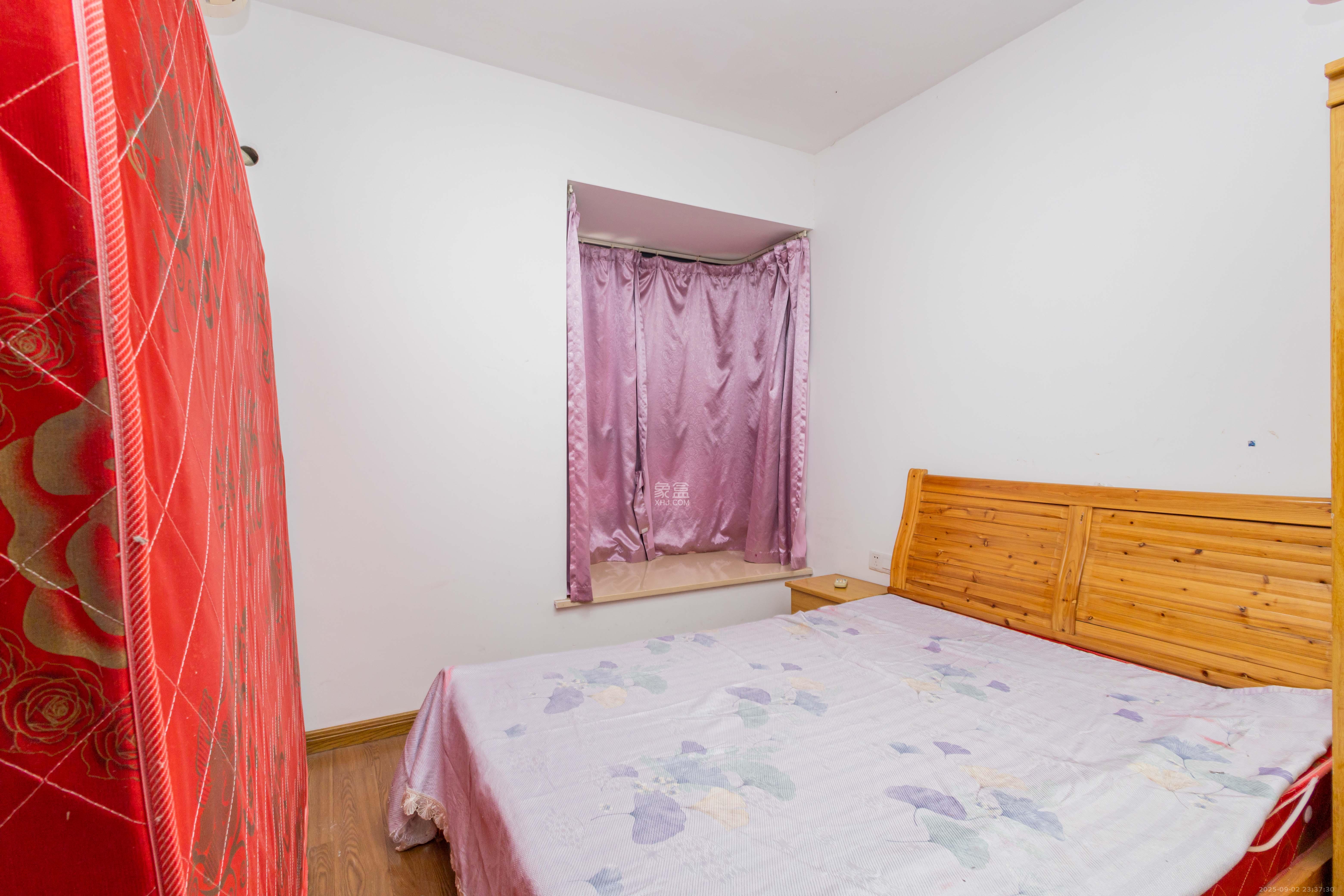 高林仕家  3室2厅2卫    65.0万卧室