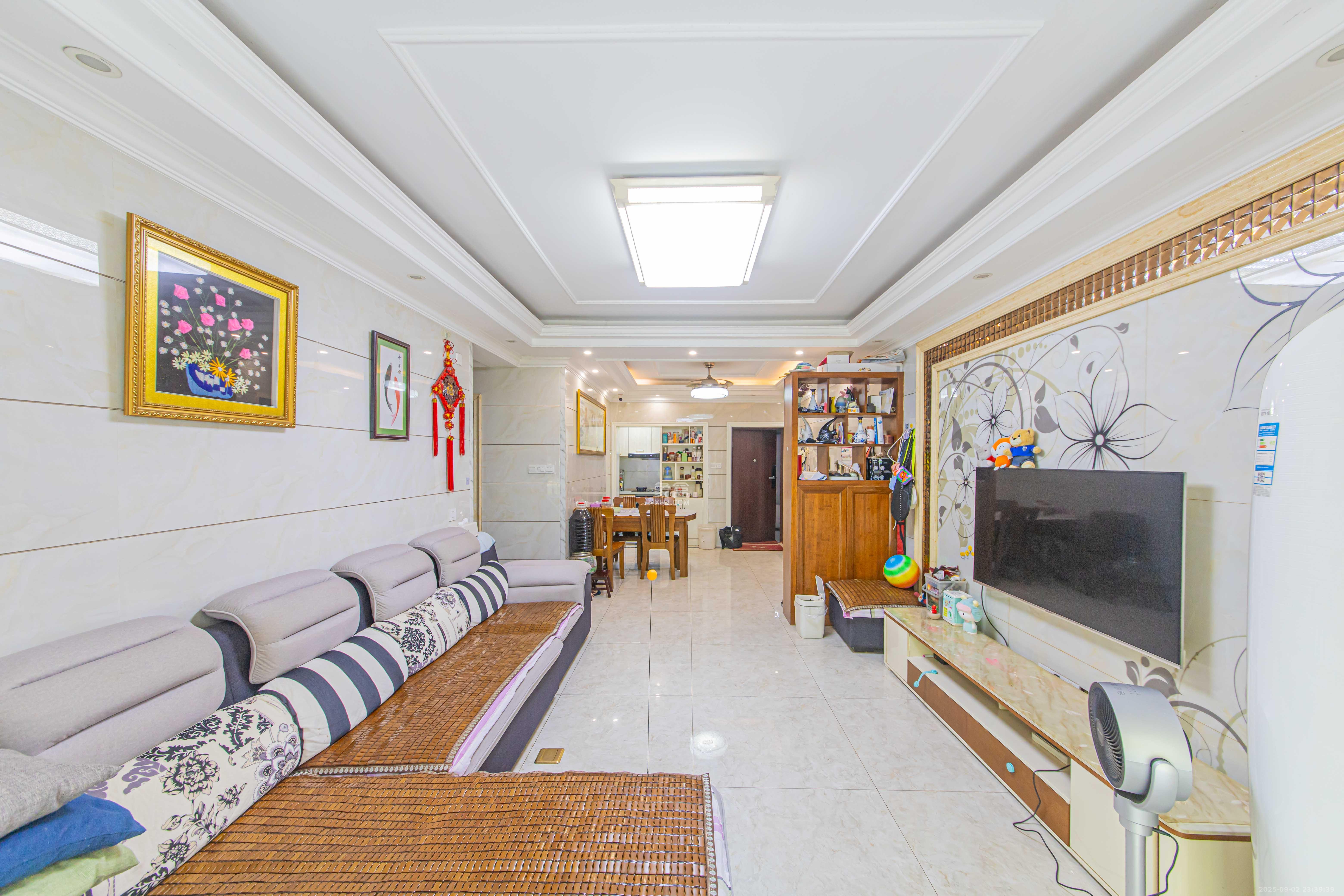 中建芙蓉嘉苑  3室2厅2卫    88.8万 中建芙蓉嘉苑  3室2厅2卫    88.8万客厅