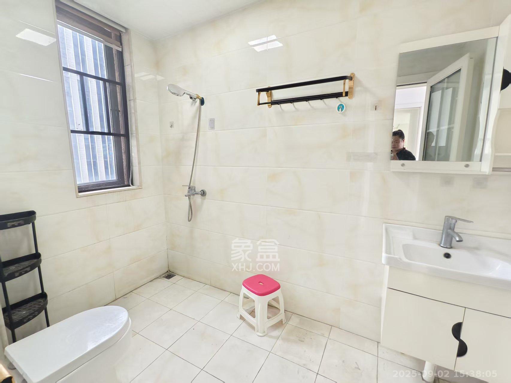 中国铁建洋湖苑  3室2厅2卫    2400.0元/月室内图