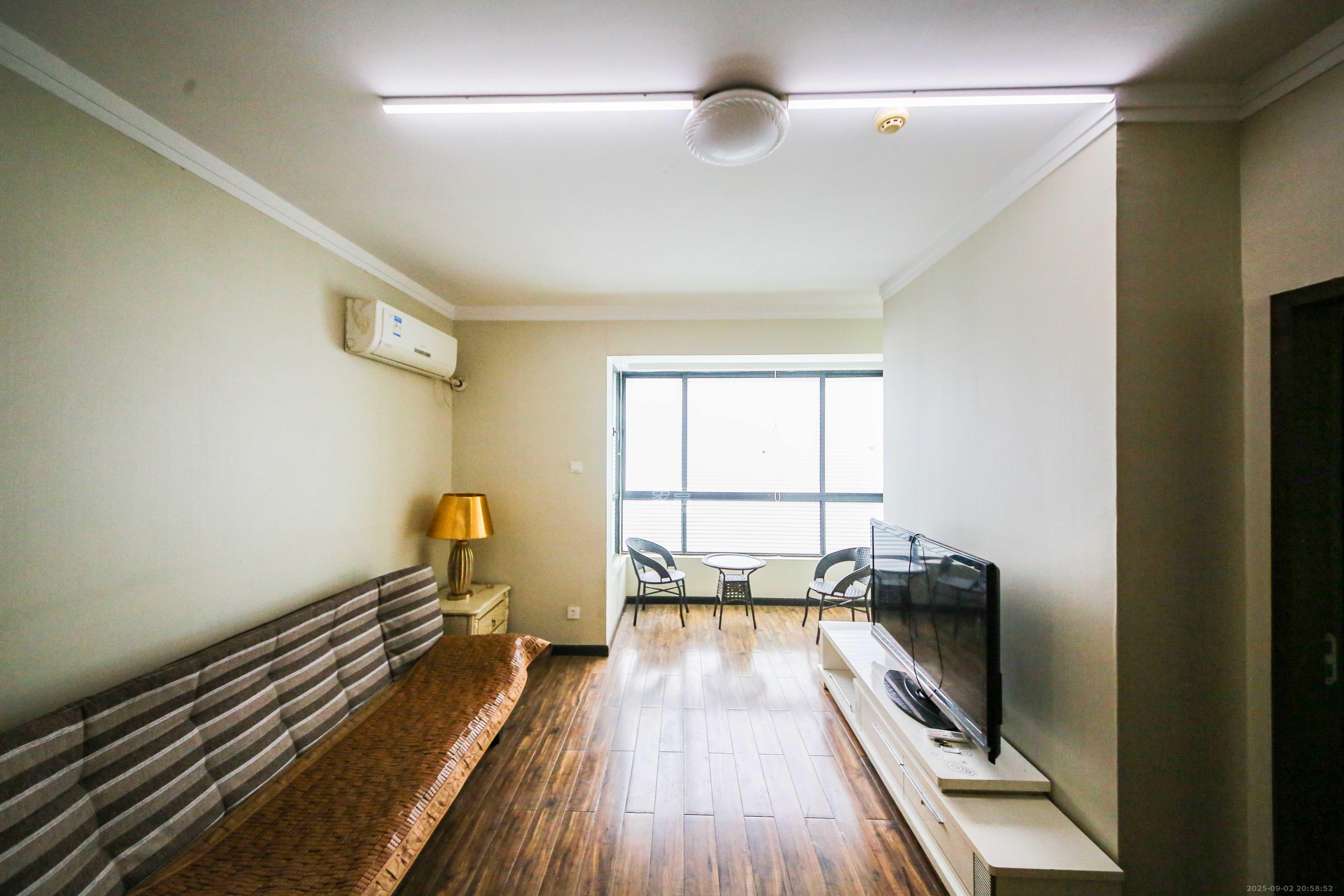 标志商务中心  1室1厅1卫    30.0万 标志商务中心  1室1厅1卫    30.0万客厅