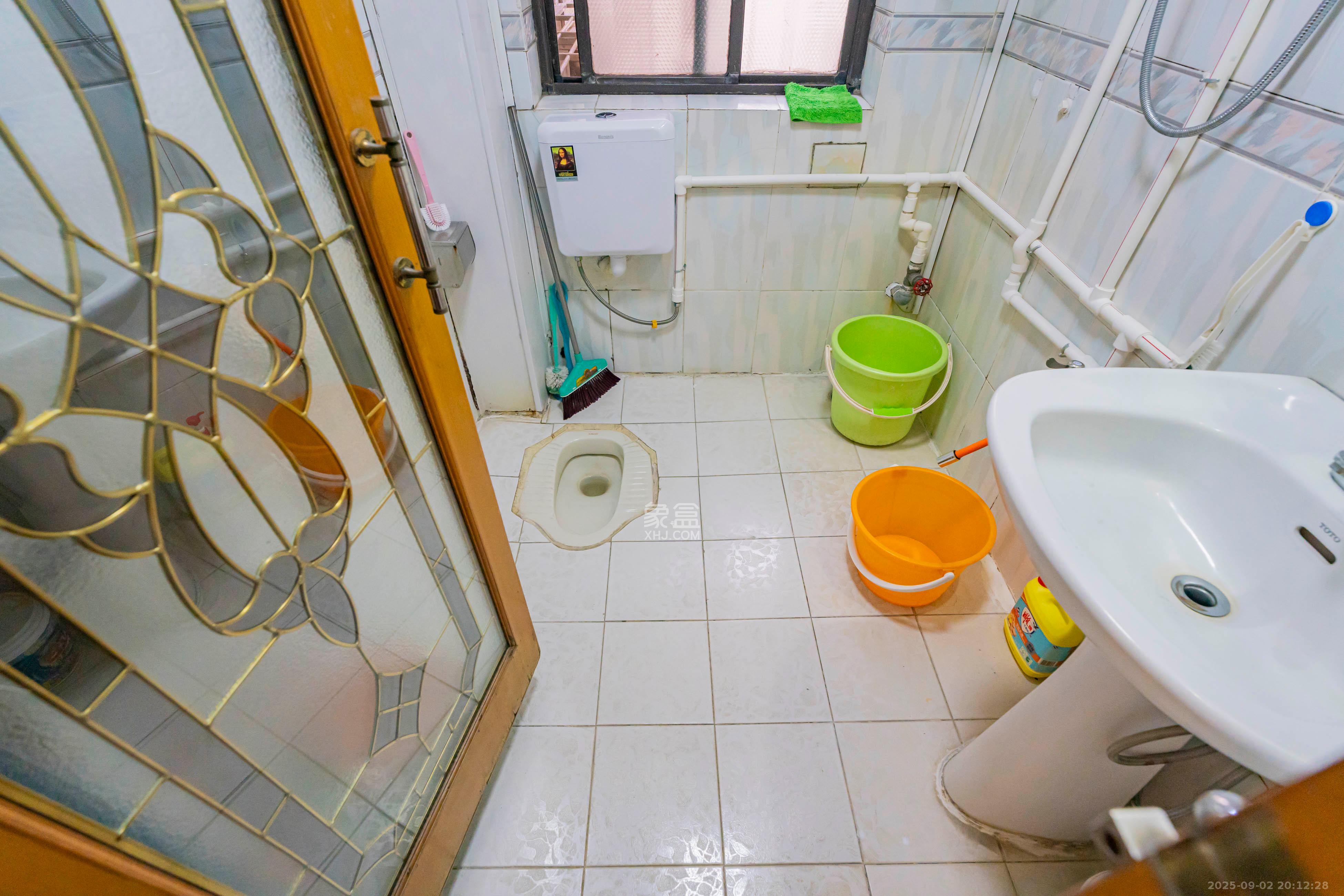 展览馆科协宿舍  4室2厅1卫    125.0万 展览馆科协宿舍  4室2厅1卫    125.0万卫生间