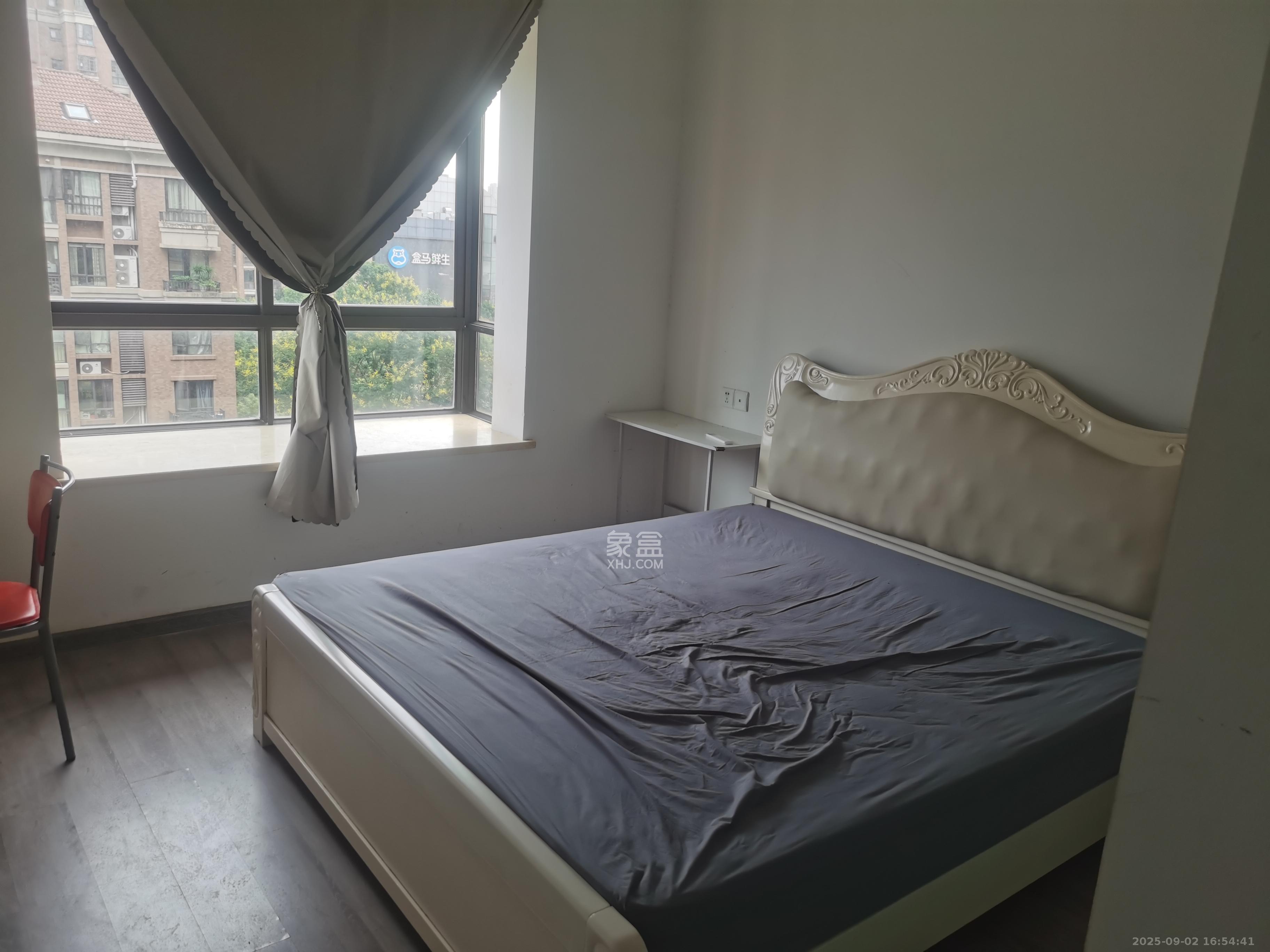 华润凤凰城一期  3室2厅2卫    1800.0元/月 华润凤凰城一期  3室2厅2卫    1800.0元/月室内图