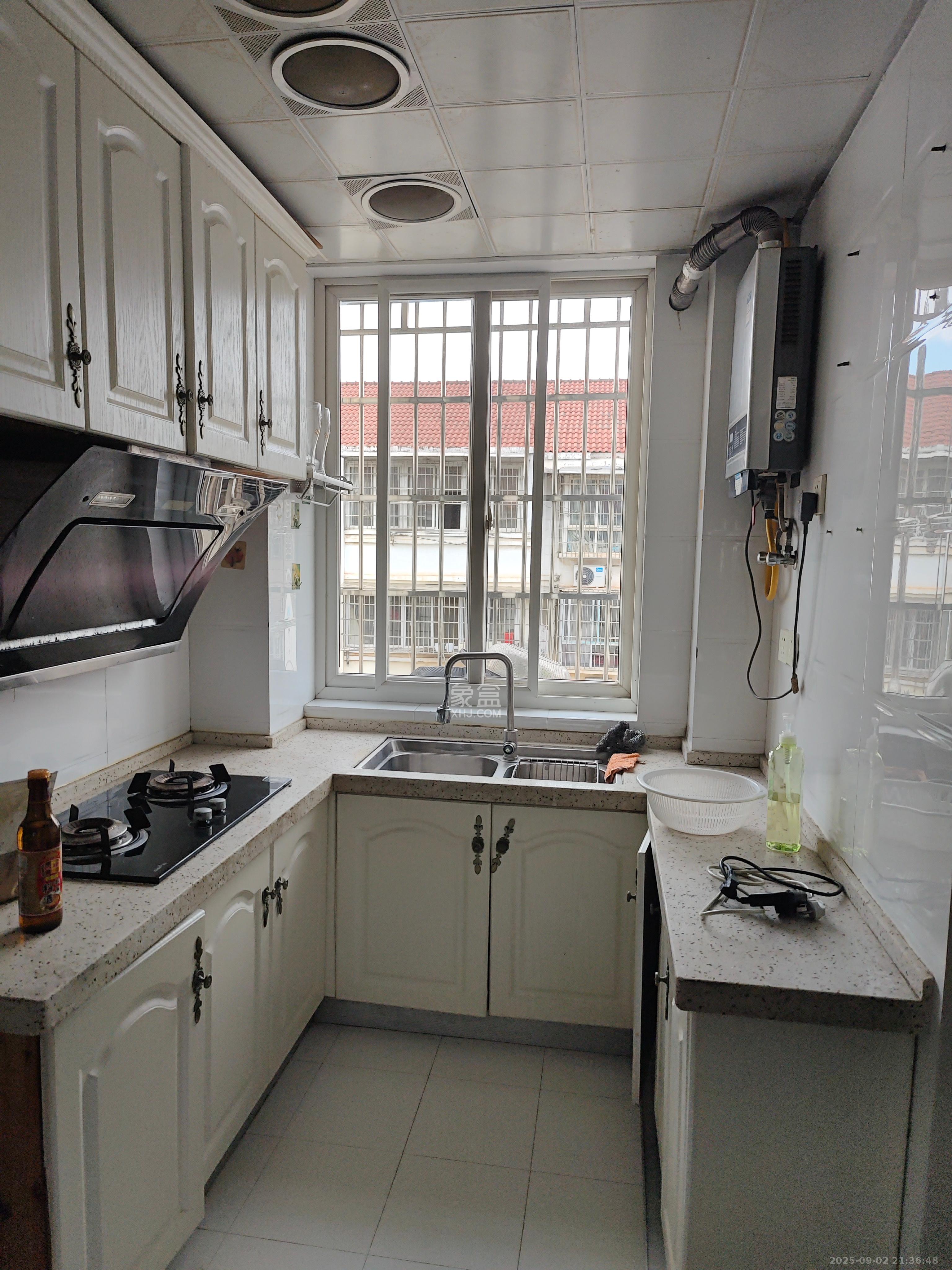 德润园  4室2厅2卫    2600.0元/月 德润园  4室2厅2卫    2600.0元/月室内图