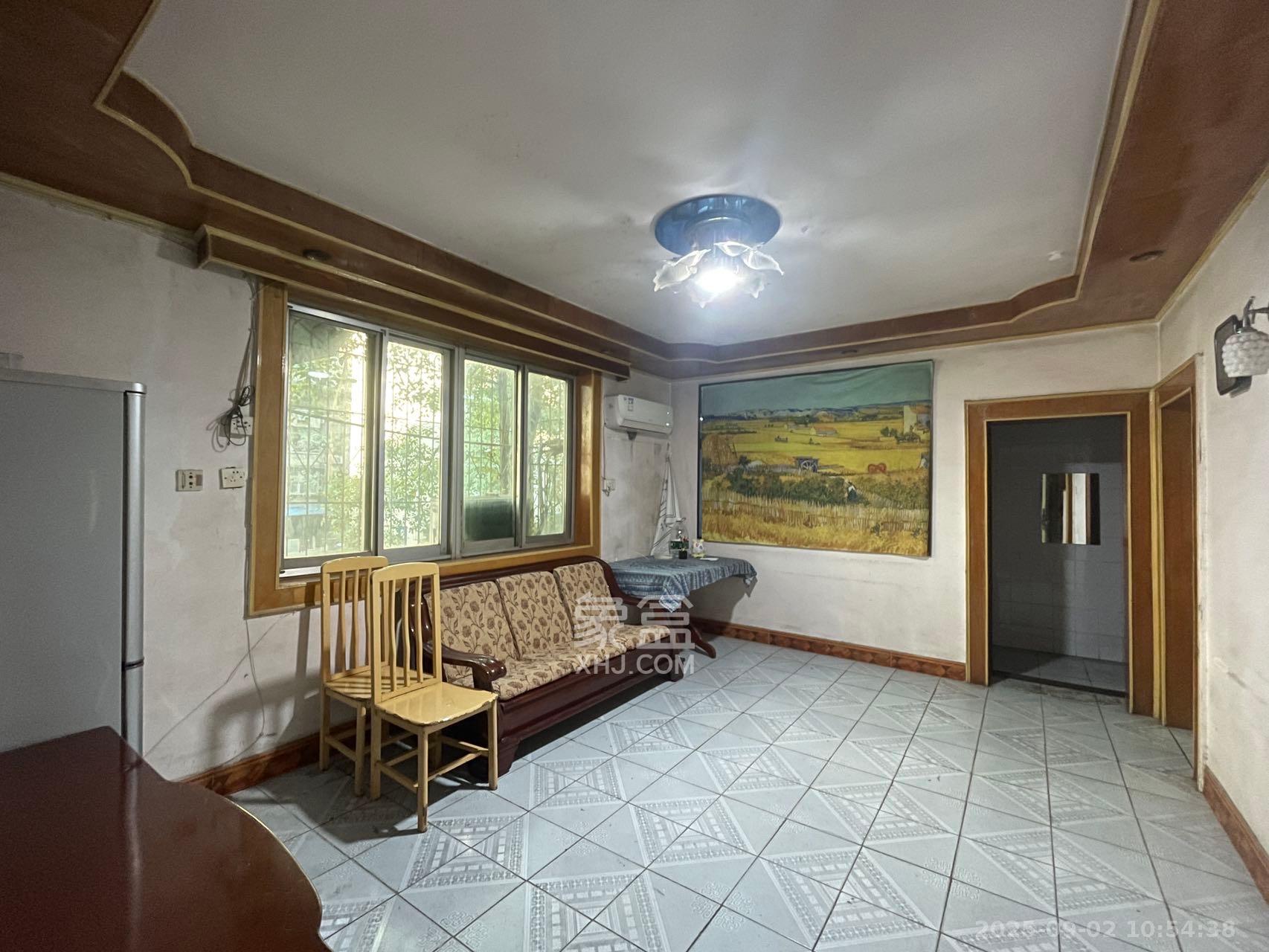 油铺街社区人造板厂宿舍  2室2厅1卫    1500.0元/月 油铺街社区人造板厂宿舍  2室2厅1卫    1500.0元/月室内图1