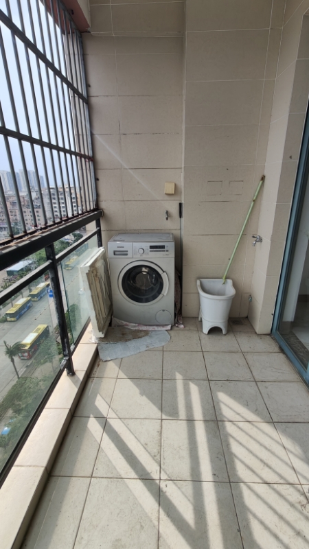 中景花园  2室2厅1卫    2200.0元/月 中景花园  2室2厅1卫    2200.0元/月室内图