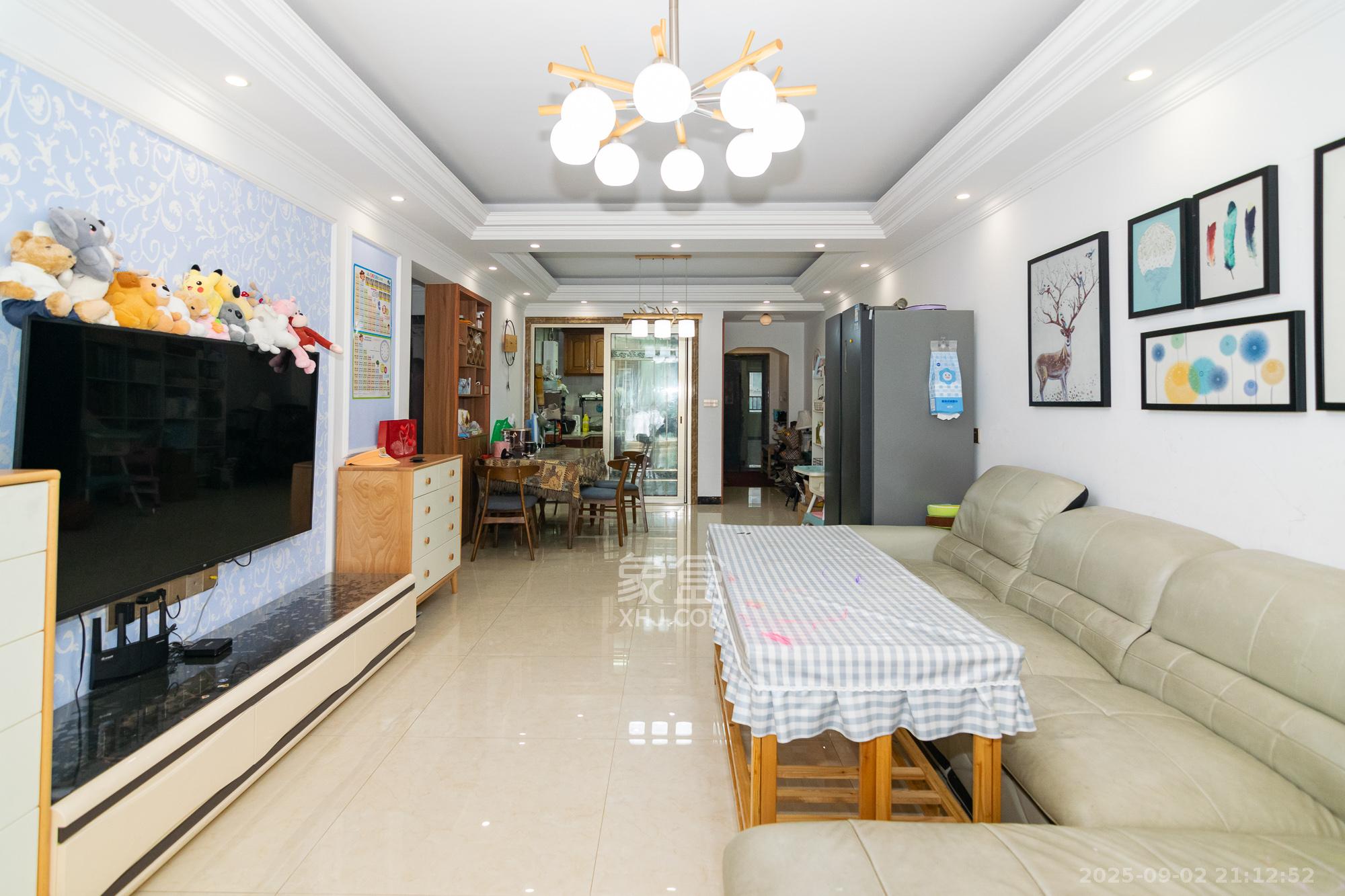 润和长郡(润和紫郡二三期) 3室2厅2卫 72.0万 润和长郡(润和紫郡二三期) 3室2厅2卫 72.0万客厅