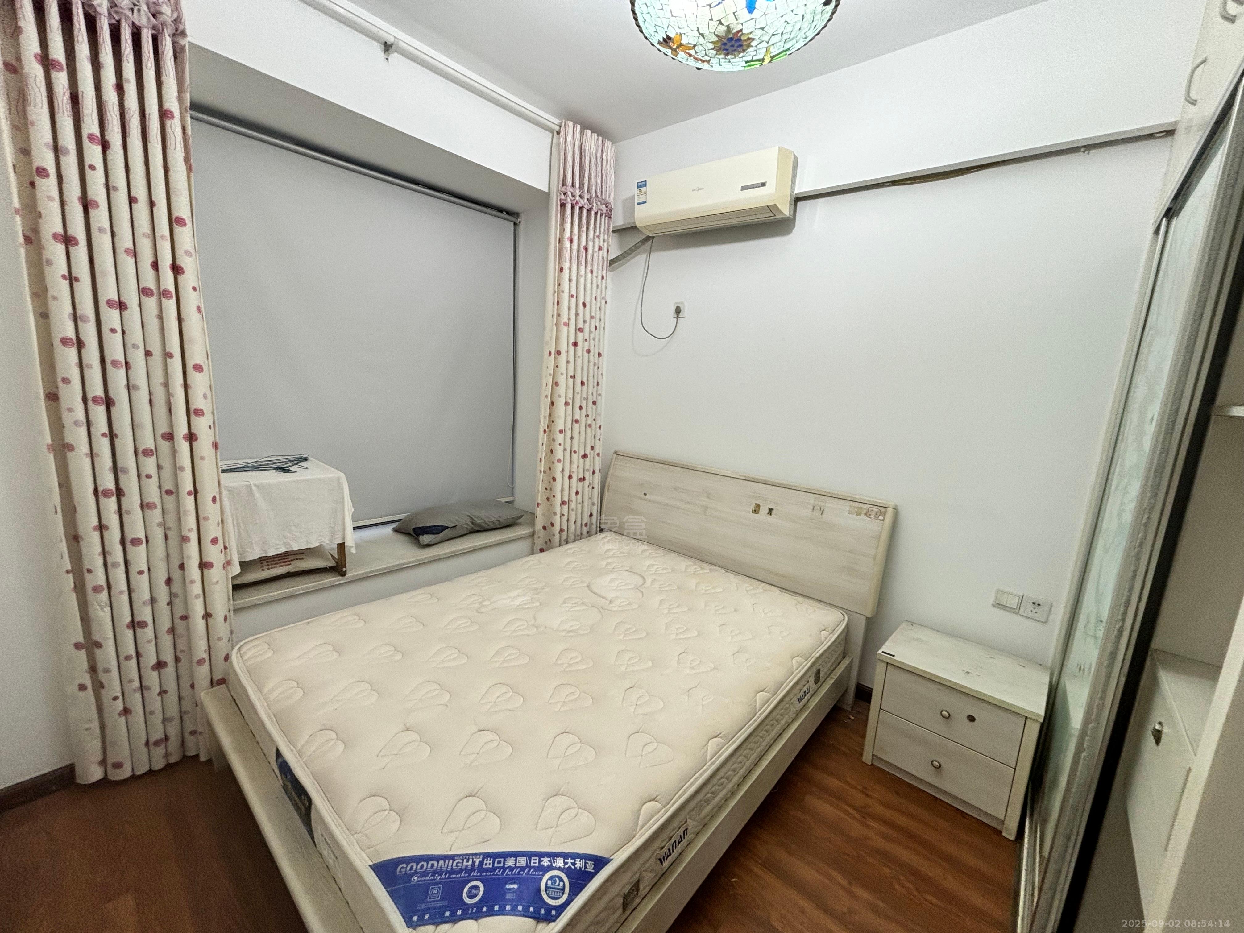 城市风景  3室1厅2卫   1800.00元/月室内图