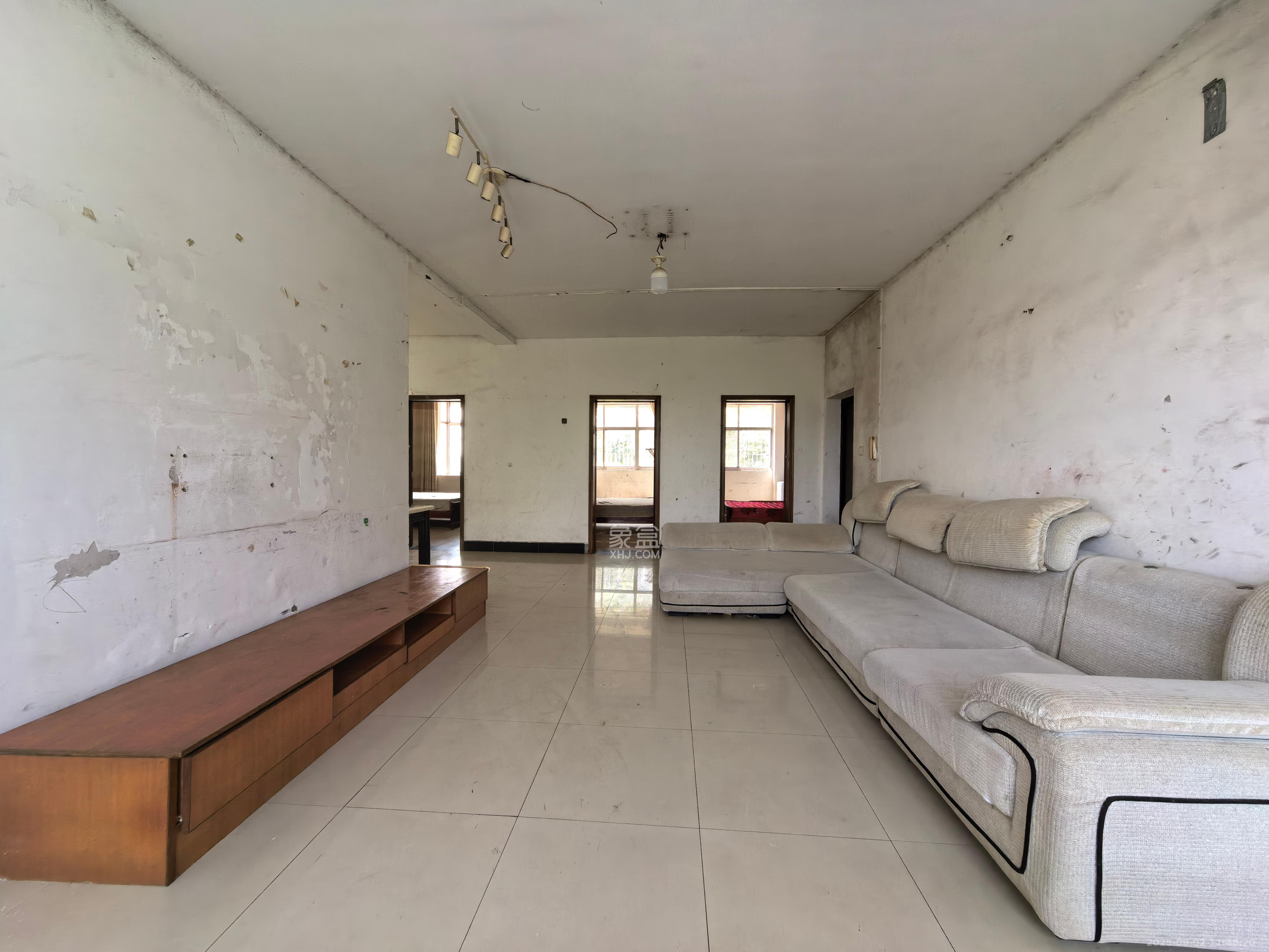 滨河小区 3室2厅1卫 2000.0元/月 滨河小区 3室2厅1卫 2000.0元/月室内图