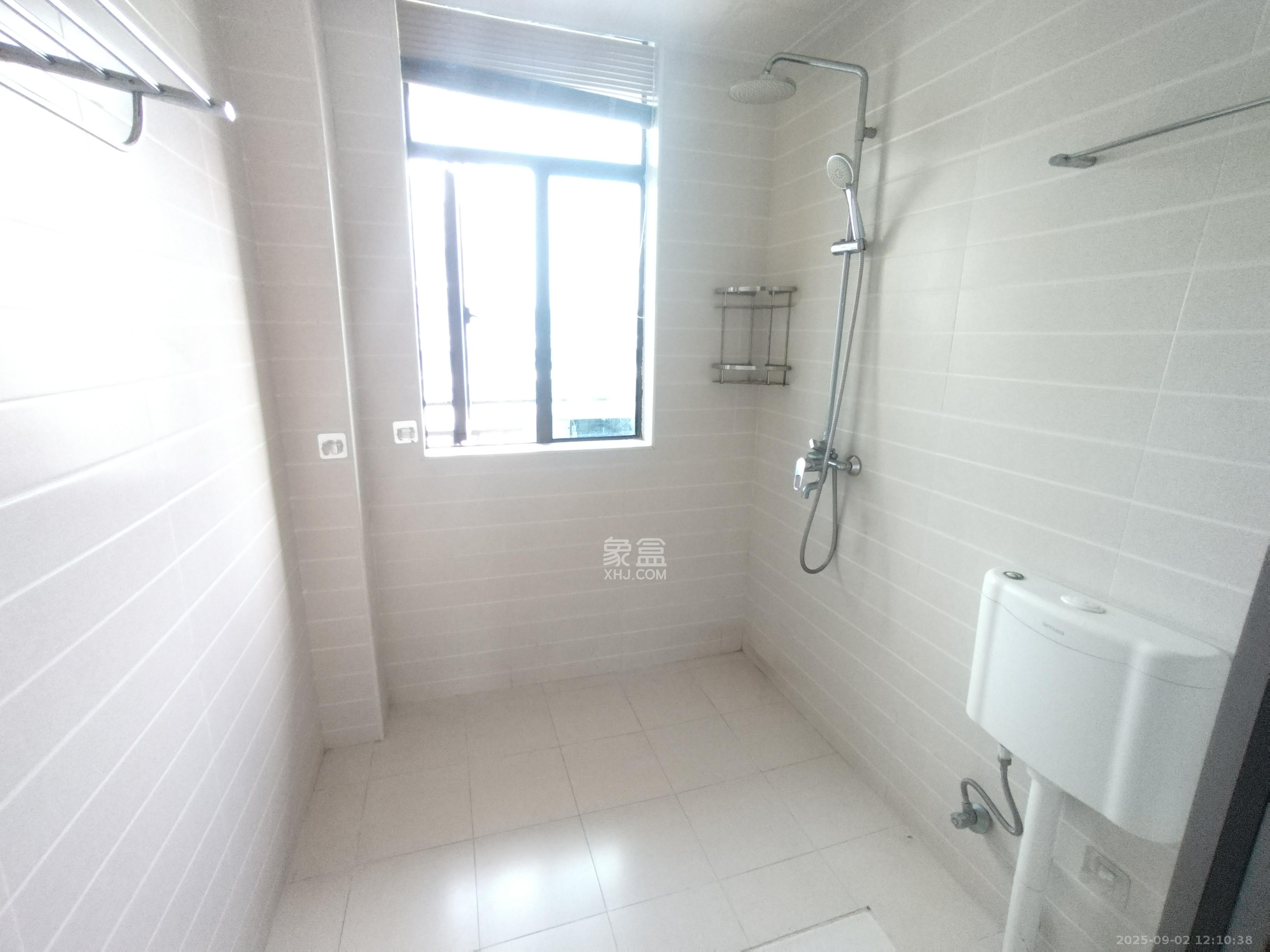 滨江一号(丰泰花园)  3室2厅2卫    3000.0元/月 滨江一号(丰泰花园)  3室2厅2卫    3000.0元/月室内图