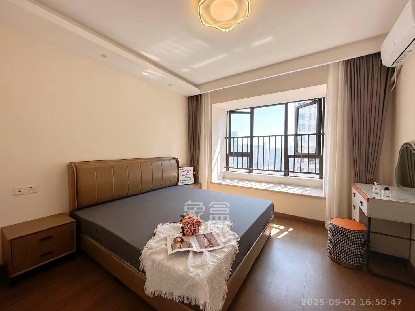 龙湖铂金中心(龙湖春江郦城)  4室2厅2卫    5800.0元/月 龙湖铂金中心(龙湖春江郦城)  4室2厅2卫    5800.0元/月室内图