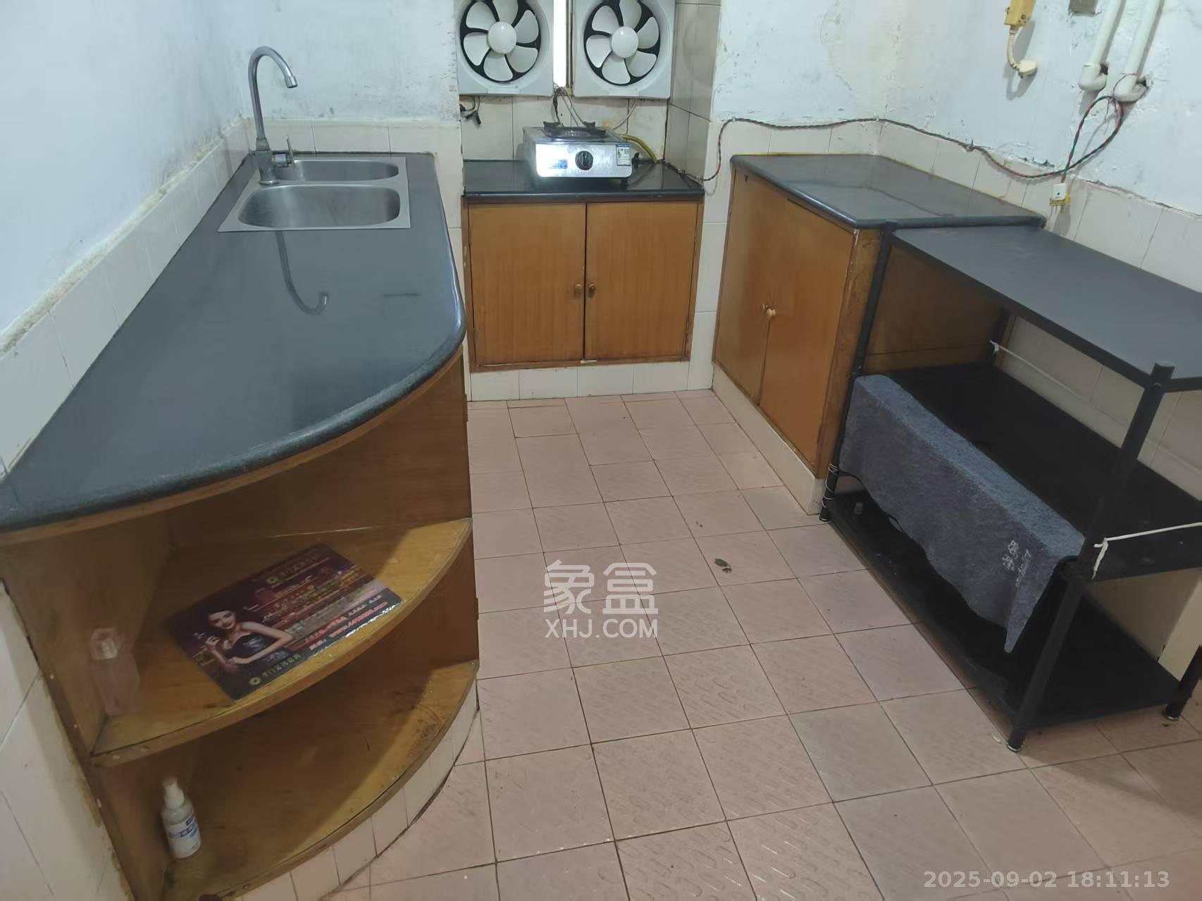 石油小区  1室1厅1卫   900.00元/月室内图