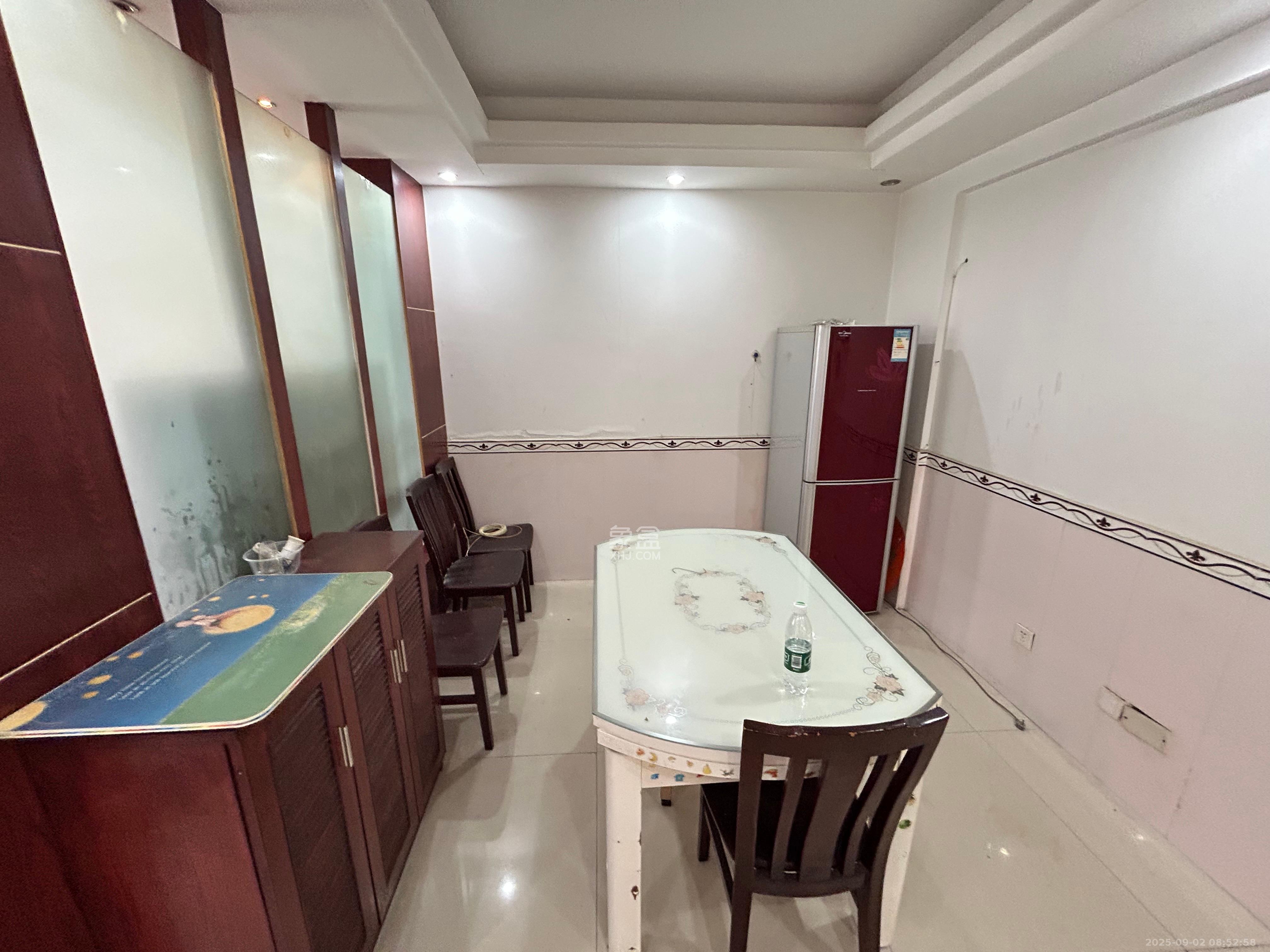 月湖兰庭 2室2厅1卫 2000.0元/月 月湖兰庭 2室2厅1卫 2000.0元/月室内图