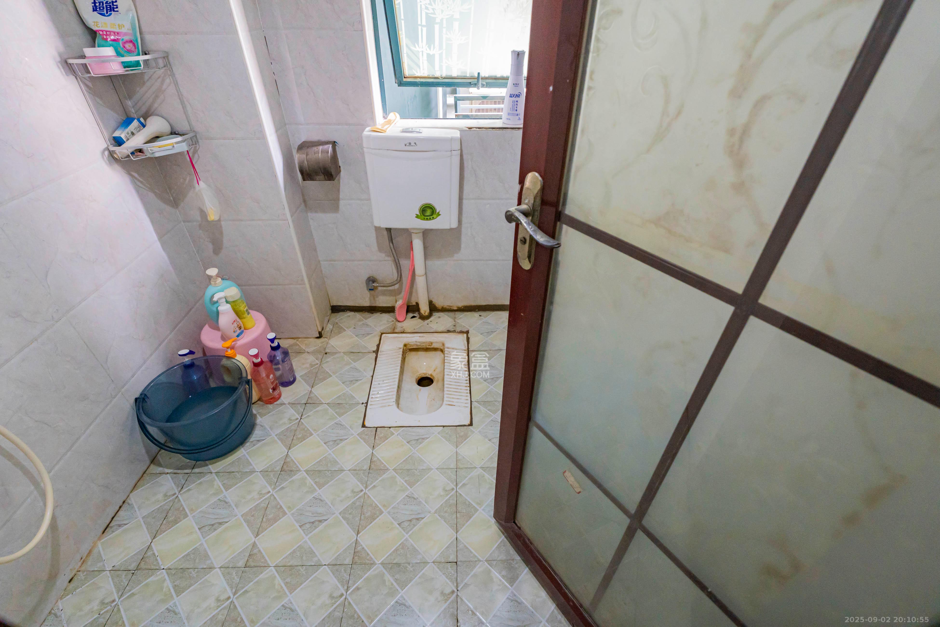 华盛新外滩  4室2厅1卫    198.0万 华盛新外滩  4室2厅1卫    198.0万卫生间