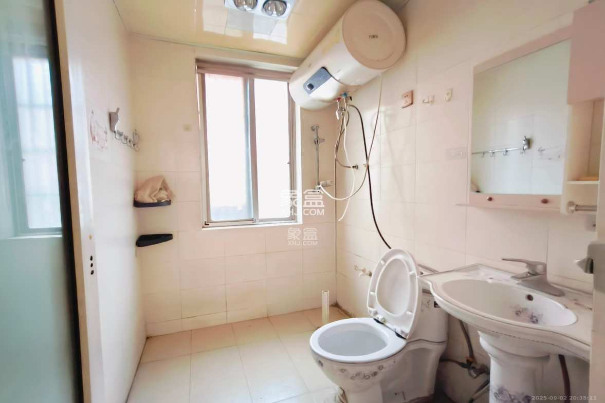 湘绣城 3室2厅2卫 1800.0元/月 湘绣城 3室2厅2卫 1800.0元/月室内图