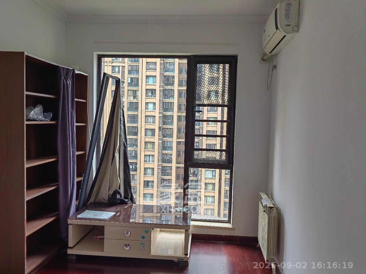 中海国际一期 4室2厅2卫 2500.00元/月 中海国际一期 4室2厅2卫 2500.00元/月室内图