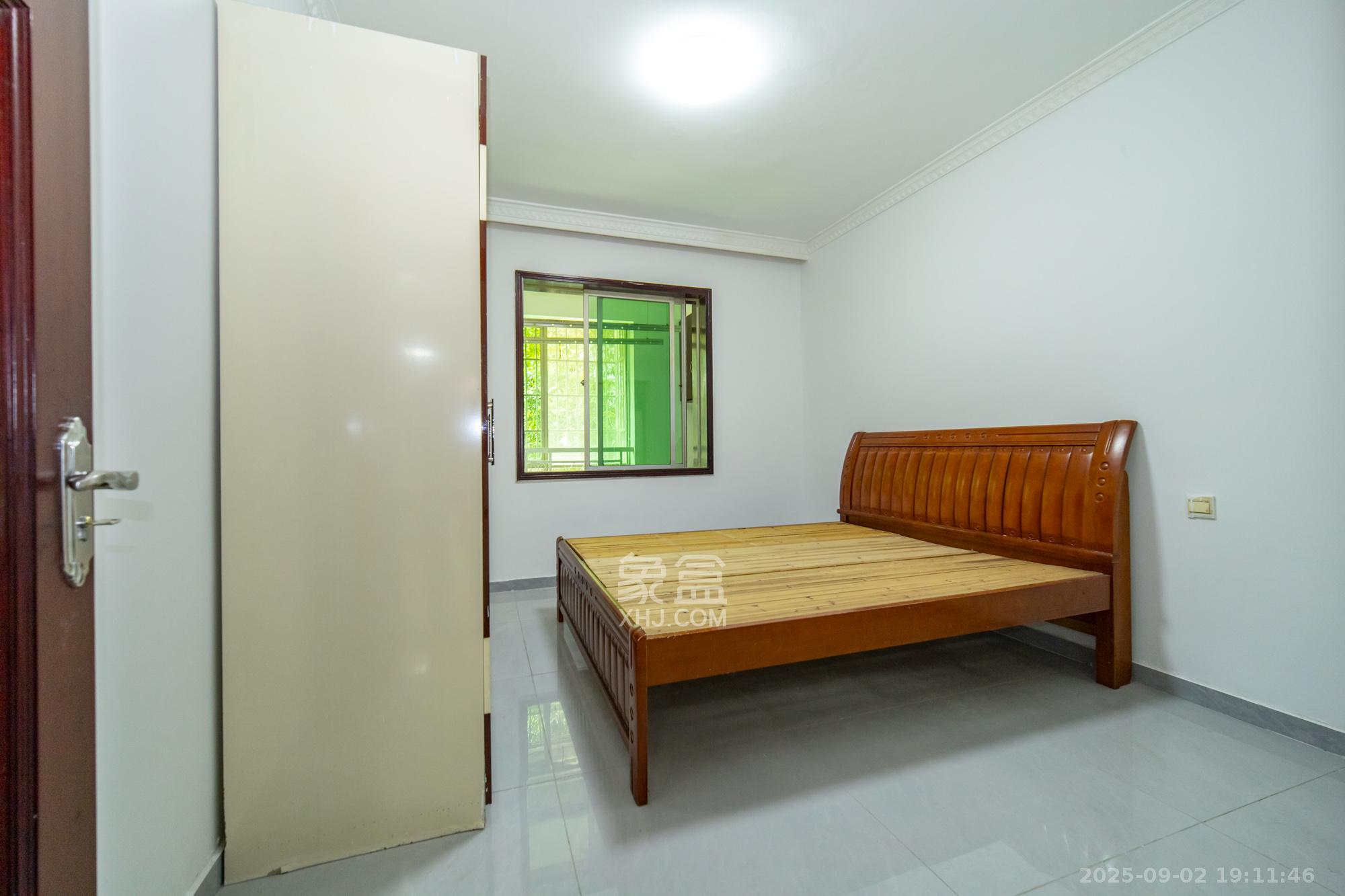 中南汽车世界  1室2厅1卫    43.8万 中南汽车世界  1室2厅1卫    43.8万卧室