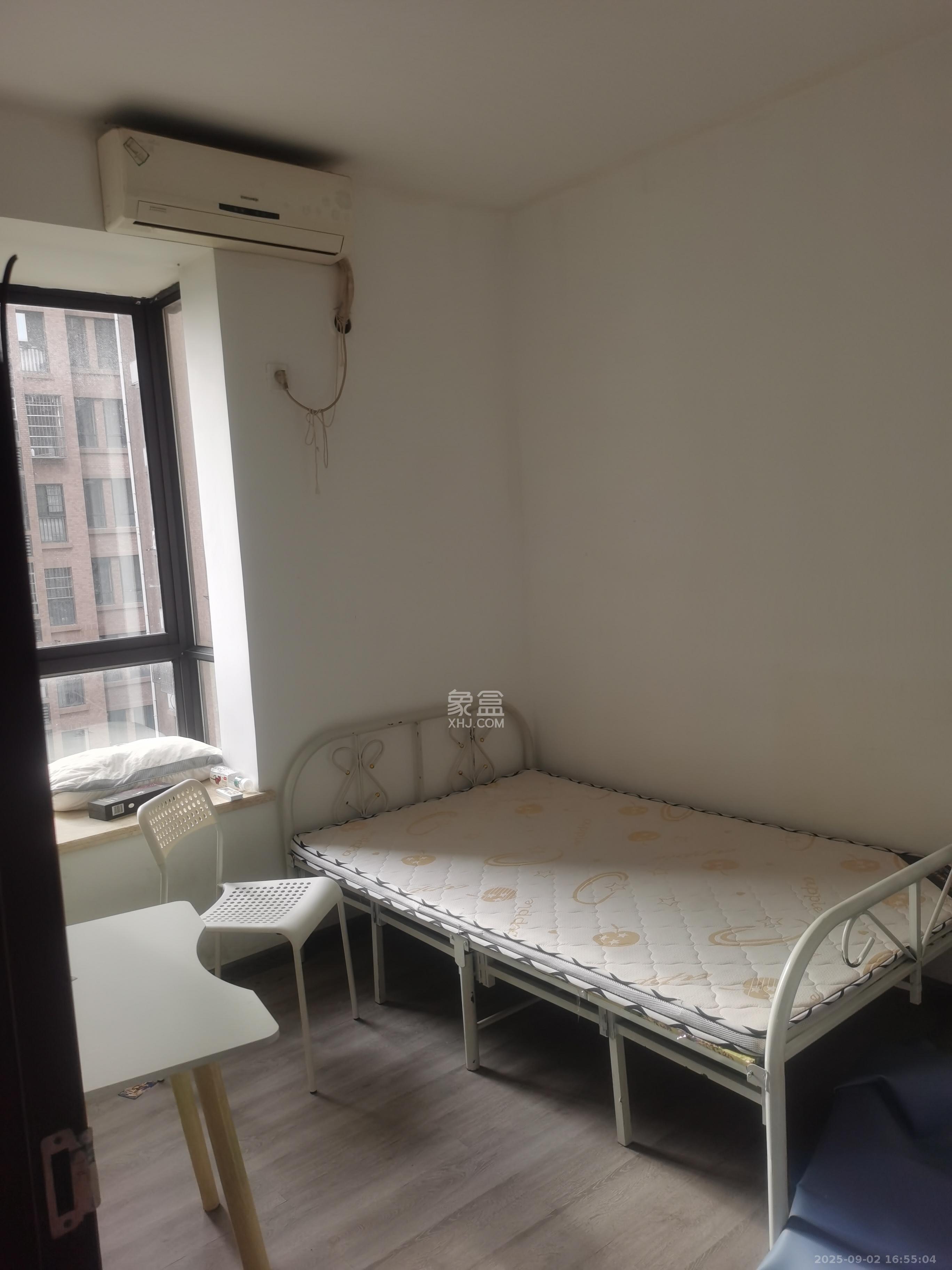 华润凤凰城一期  3室2厅2卫    1800.0元/月 华润凤凰城一期  3室2厅2卫    1800.0元/月室内图