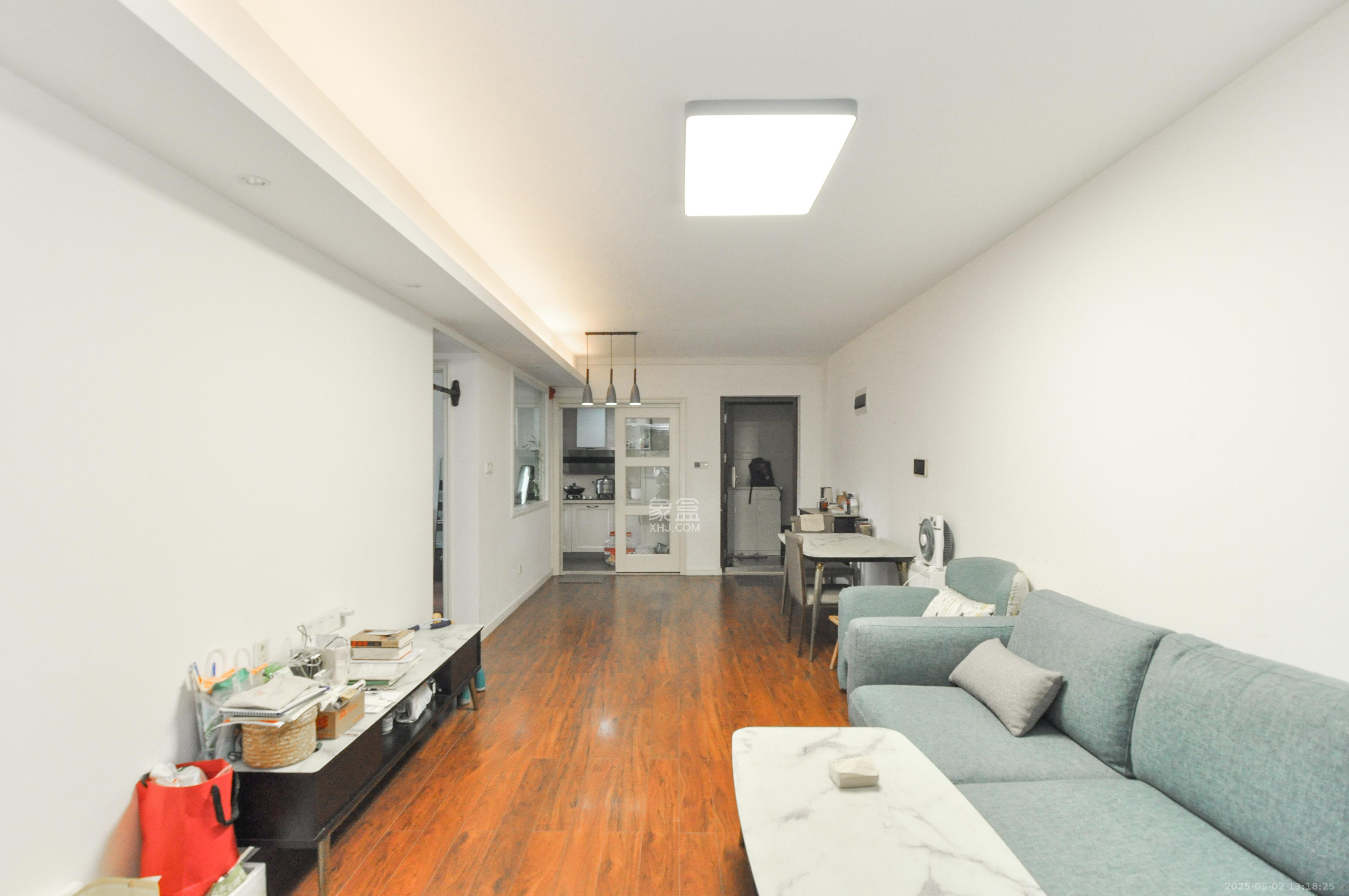 万科里梅溪郡  3室2厅2卫    175.8万客厅