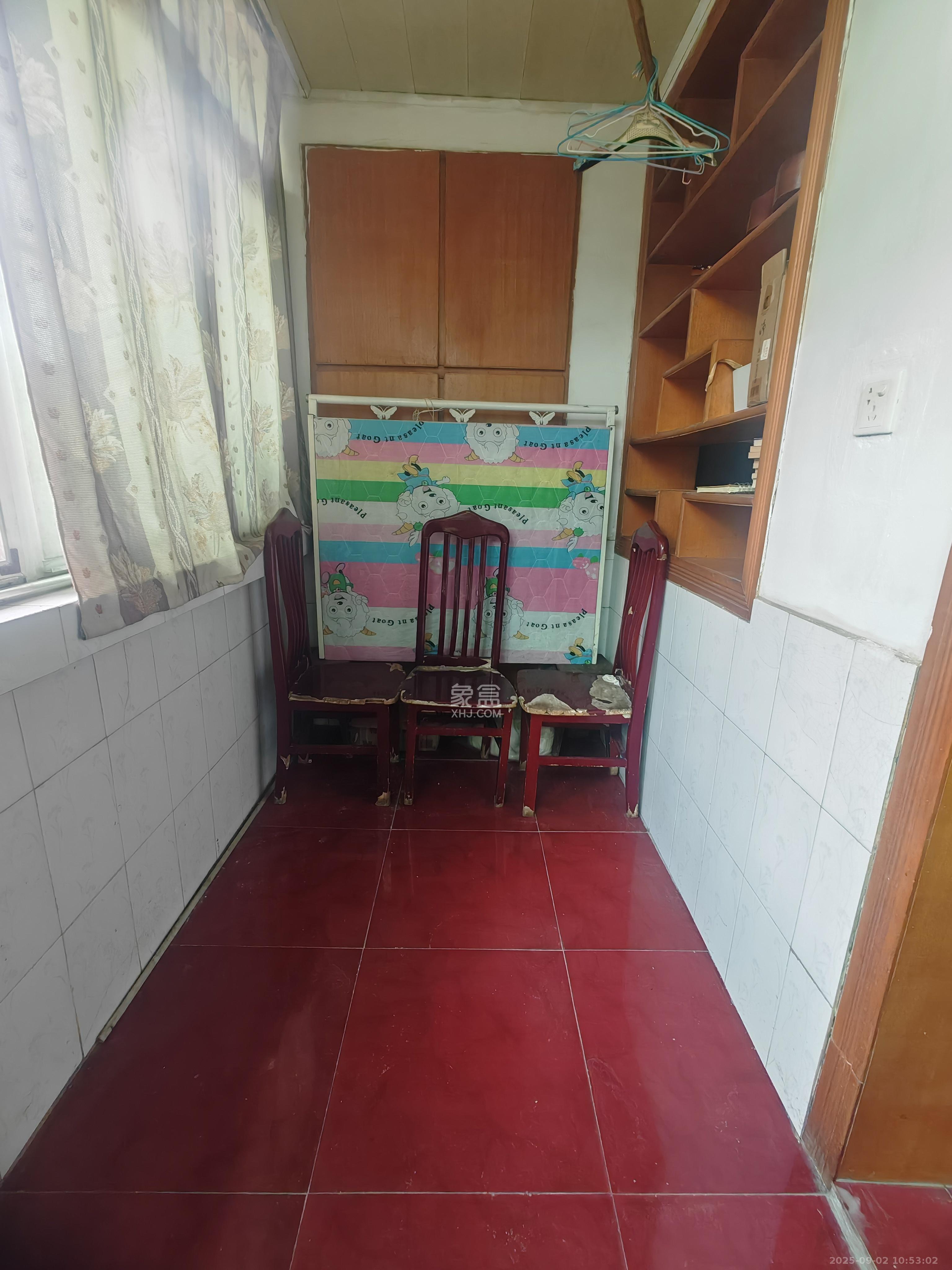 赤岗小区(一二三片) 1室2厅1卫 1200.0元/月 赤岗小区(一二三片) 1室2厅1卫 1200.0元/月室内图