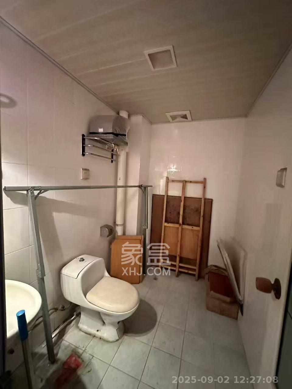 金泰小区 3室2厅2卫 1700.0元/月 金泰小区 3室2厅2卫 1700.0元/月室内图