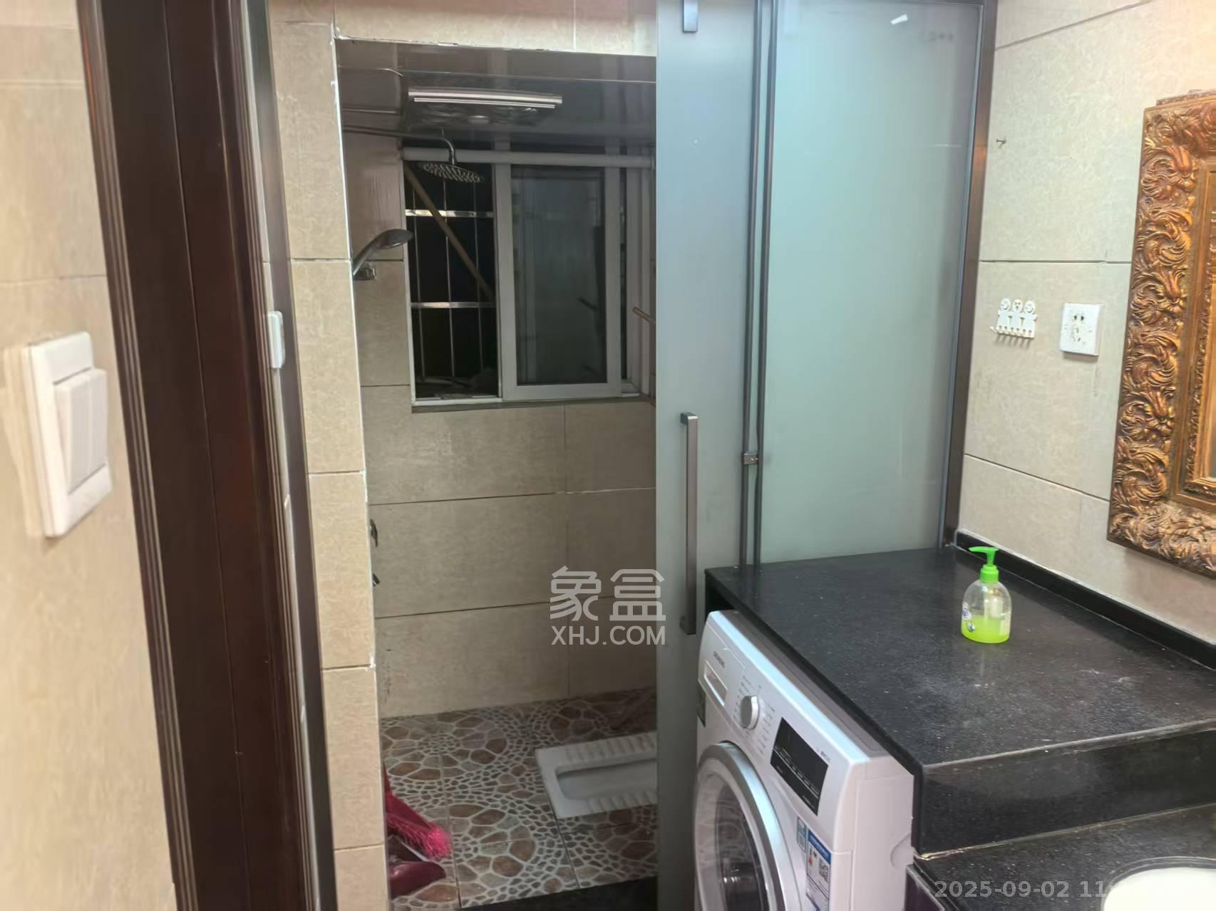 凤凰苑 2室2厅1卫 2600.0元/月 凤凰苑 2室2厅1卫 2600.0元/月室内图