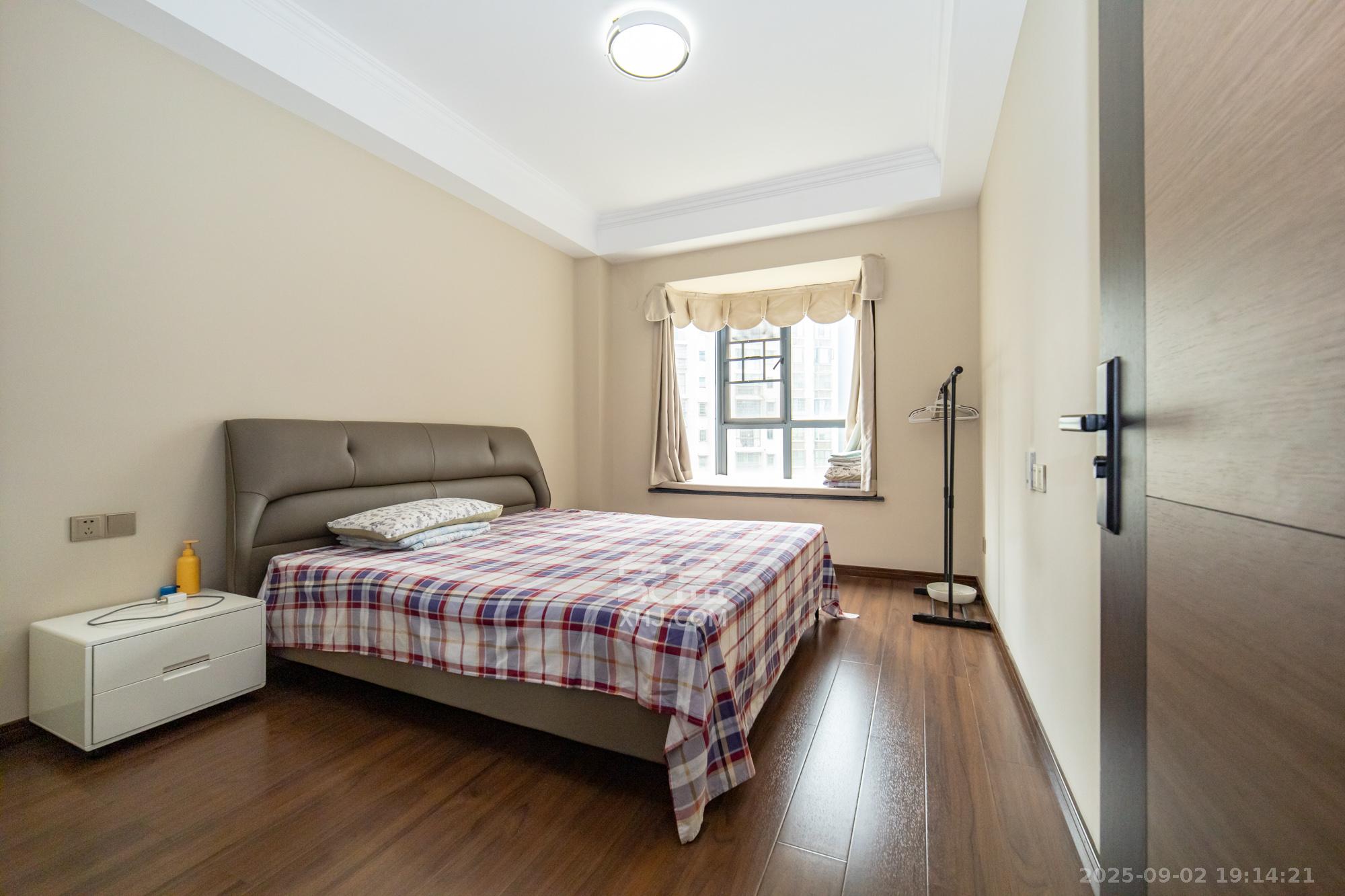 未来现代城  3室2厅1卫    71.8万 未来现代城  3室2厅1卫    71.8万卧室