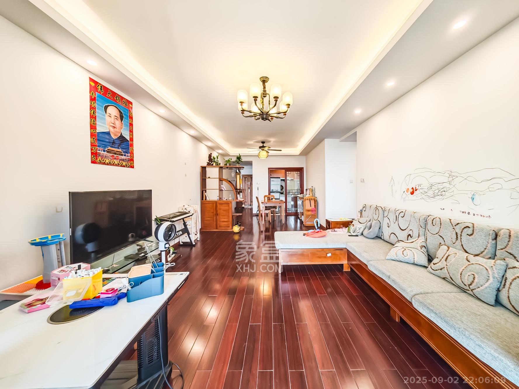 湘诚德峰小区A区  3室2厅2卫    80.0万 湘诚德峰小区A区  3室2厅2卫    80.0万客厅